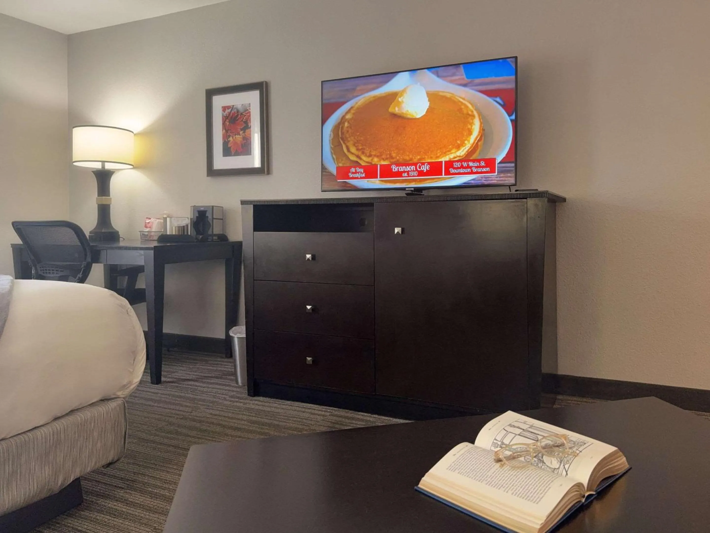 Bedroom in Branson Hillside Hotel