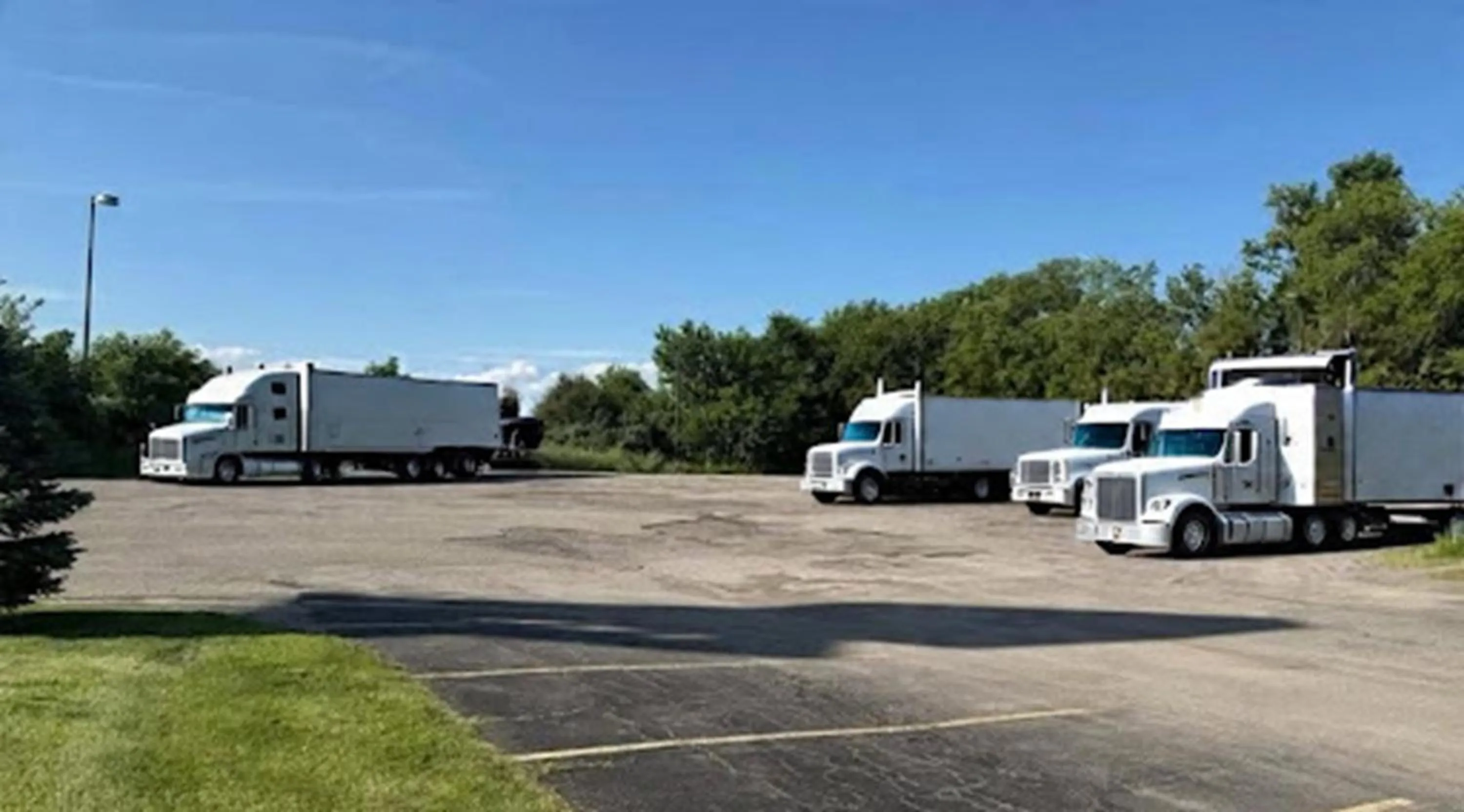 Parking in Days Inn by Wyndham Whitmore Lake Near Ann Arbor And Brighton
