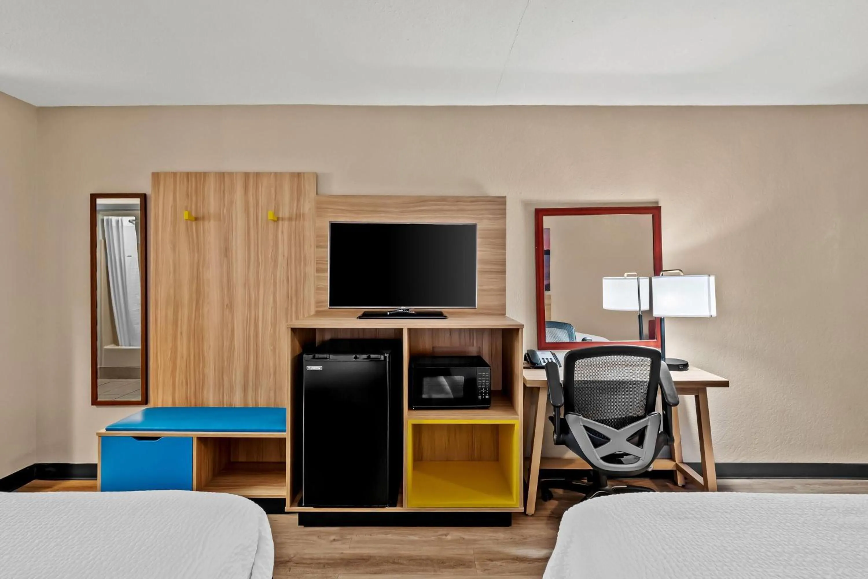 Bed in Days Inn by Wyndham Whitmore Lake Near Ann Arbor And Brighton