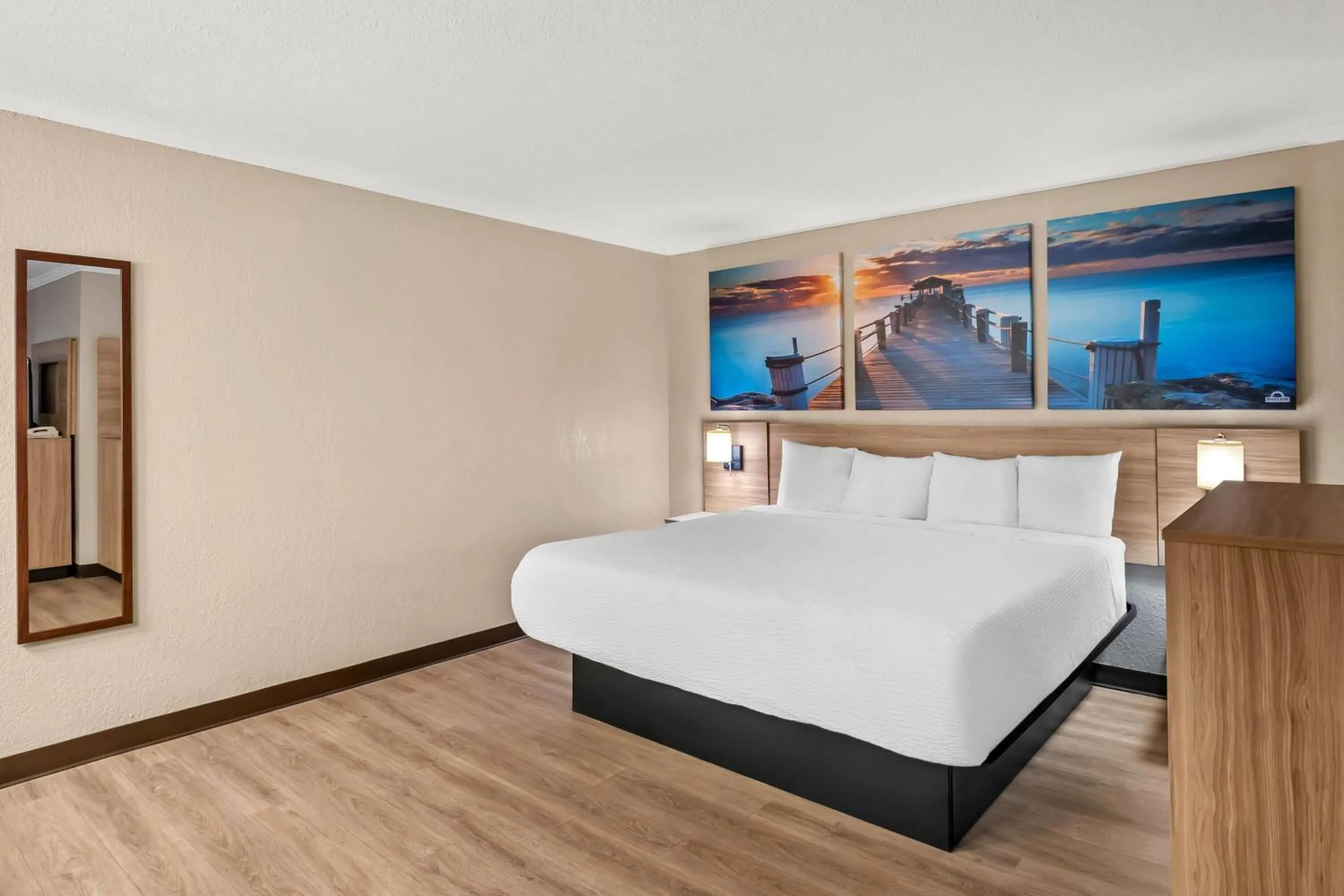 Photo of the whole room, Bed in Days Inn by Wyndham Whitmore Lake Near Ann Arbor And Brighton