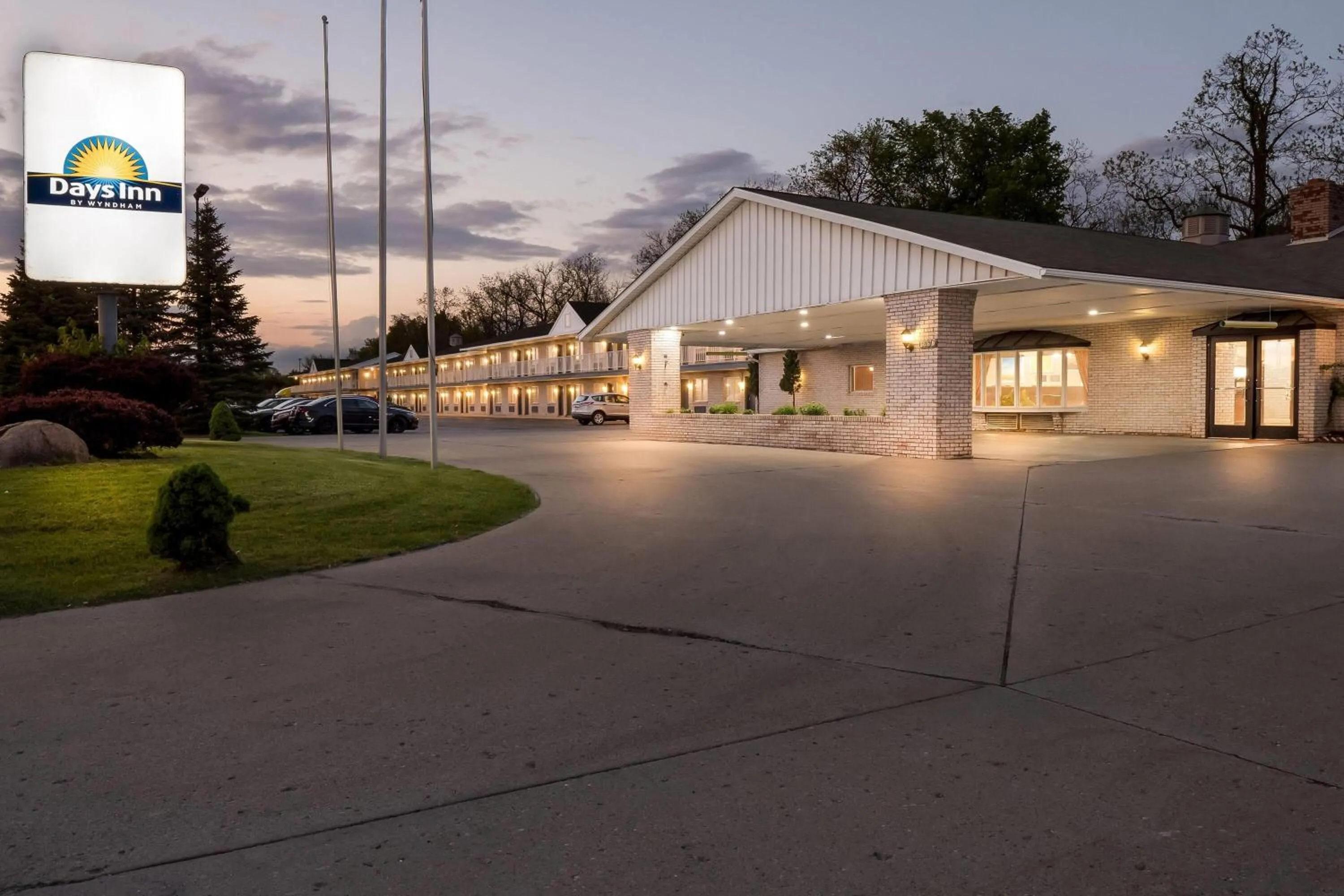 Property building in Days Inn by Wyndham Whitmore Lake Near Ann Arbor And Brighton