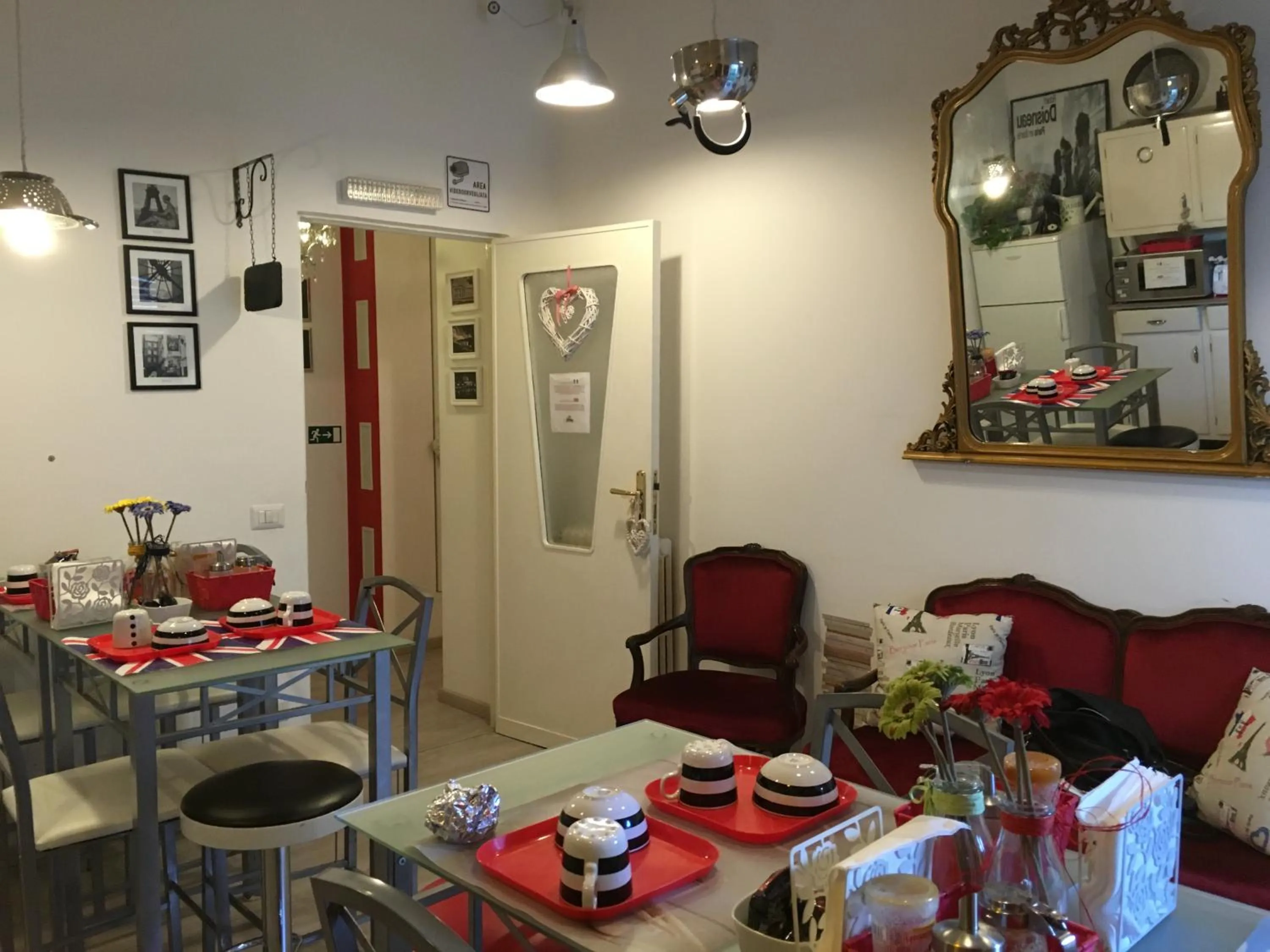 Restaurant/places to eat in Jet Lag Guesthouse