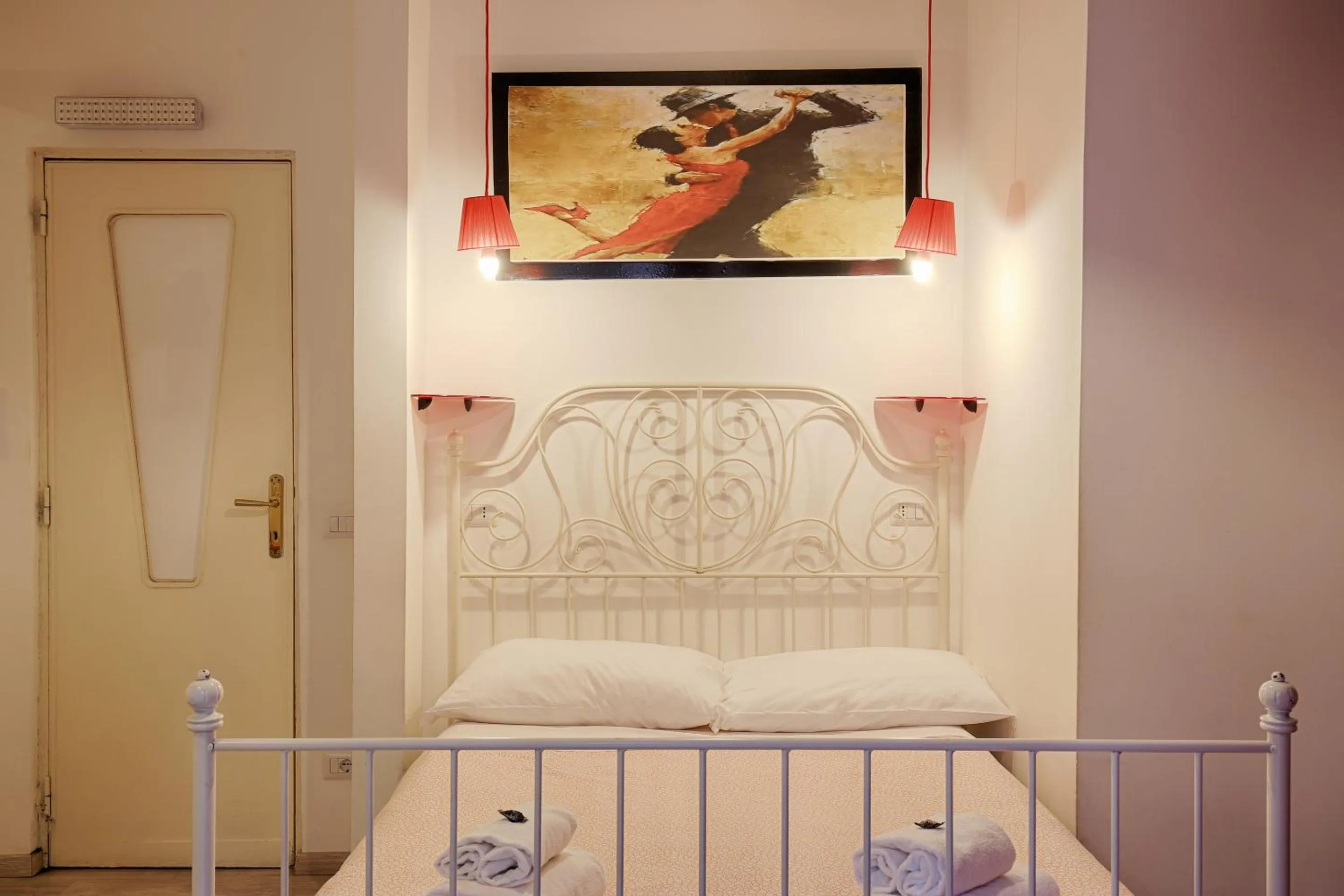 Photo of the whole room, Bed in Jet Lag Guesthouse