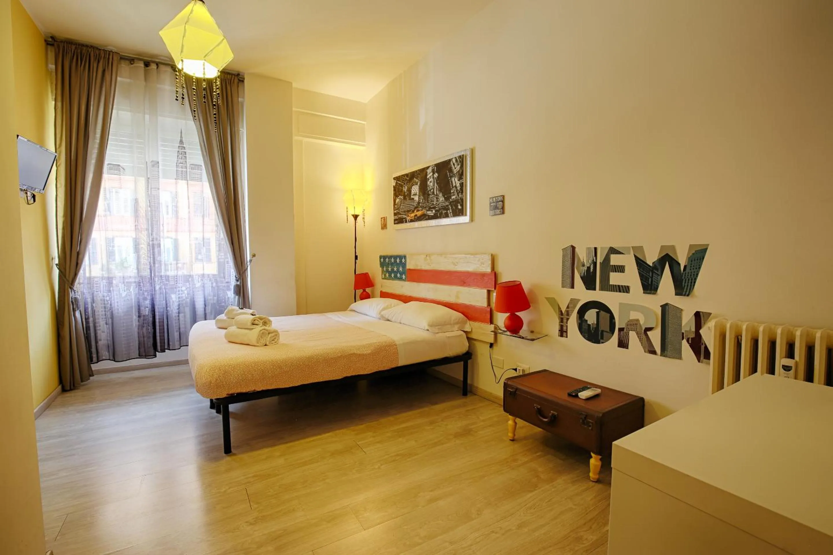 Photo of the whole room, Bed in Jet Lag Guesthouse