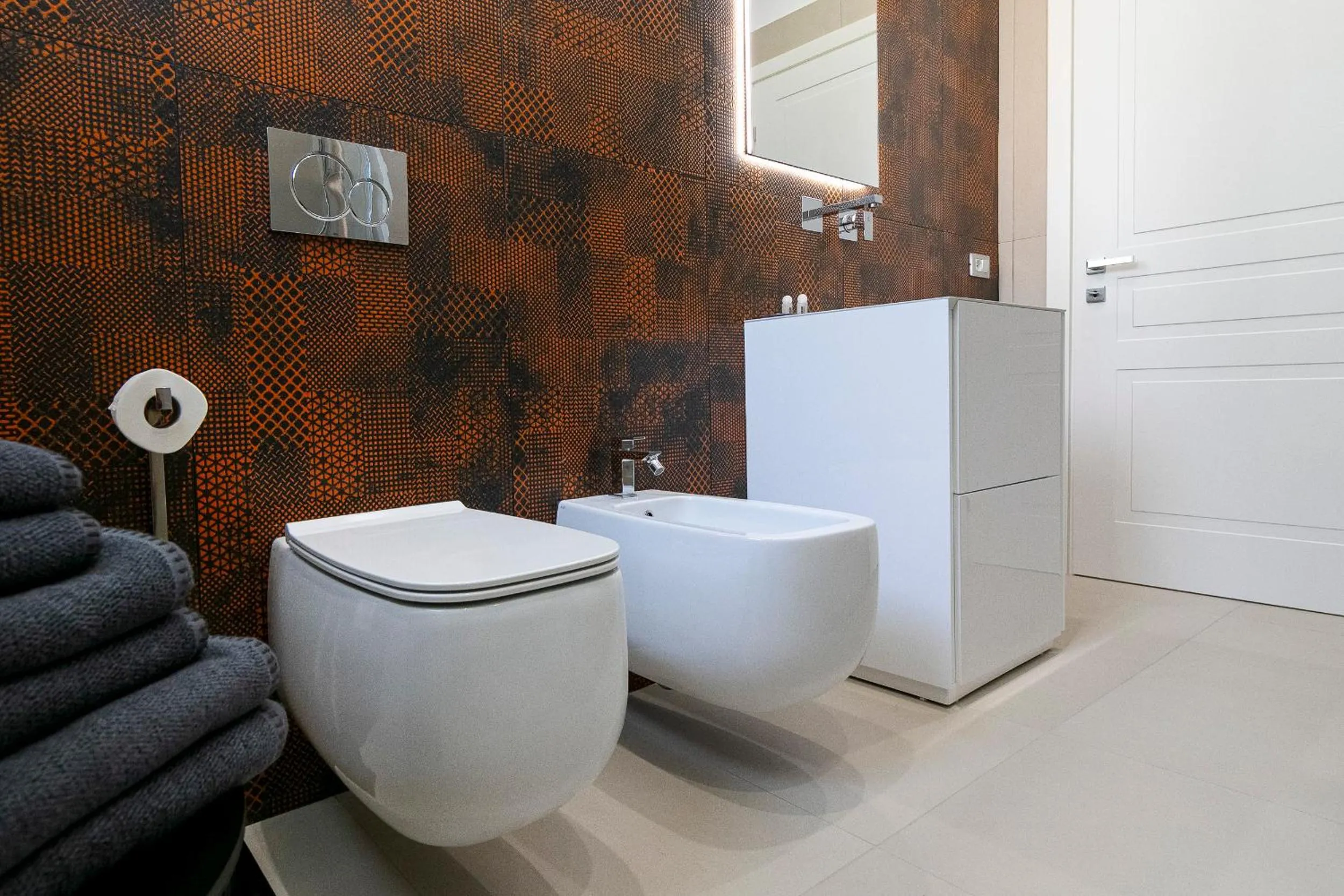 Toilet in Stellaris Apartrooms