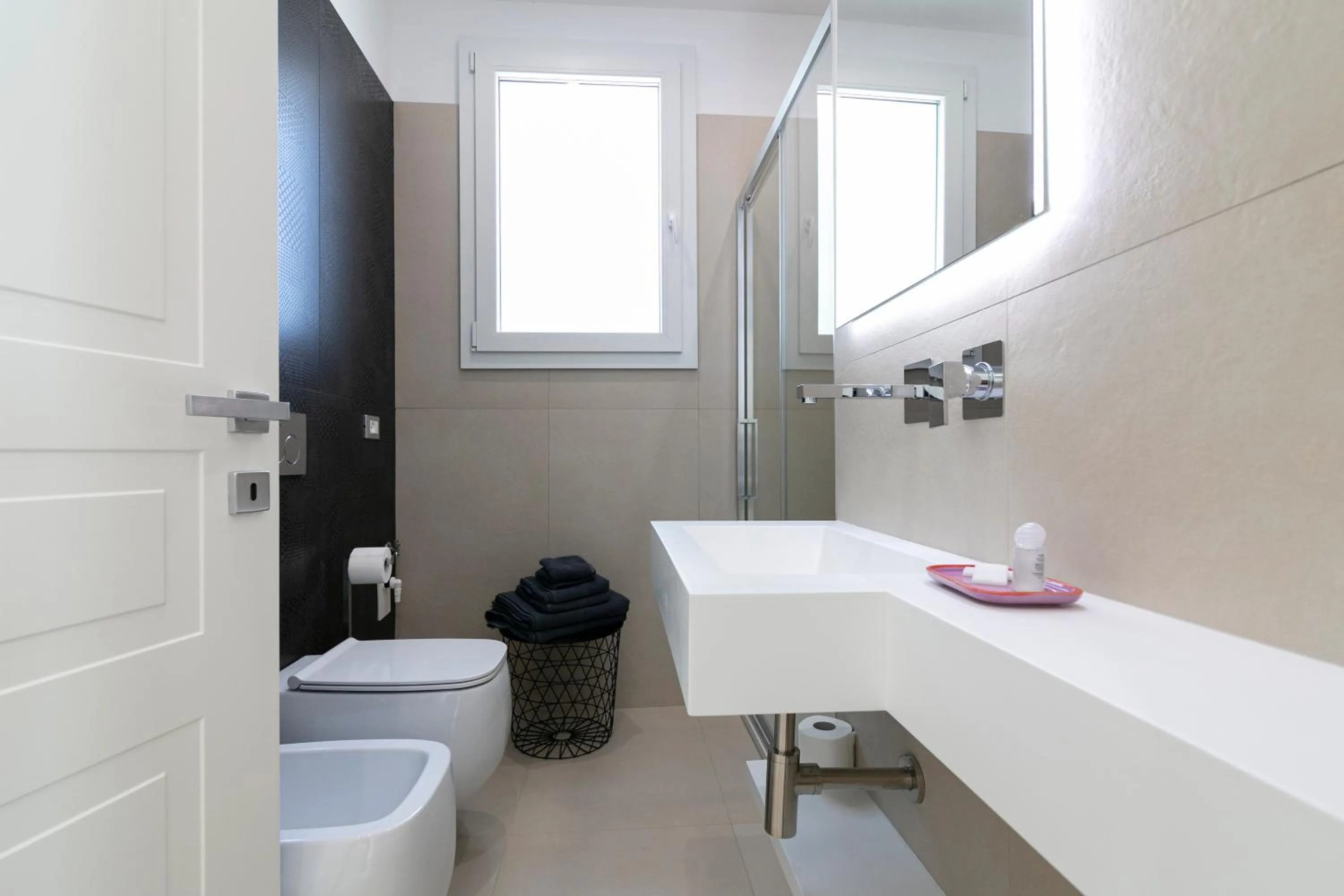 Toilet in Stellaris Apartrooms