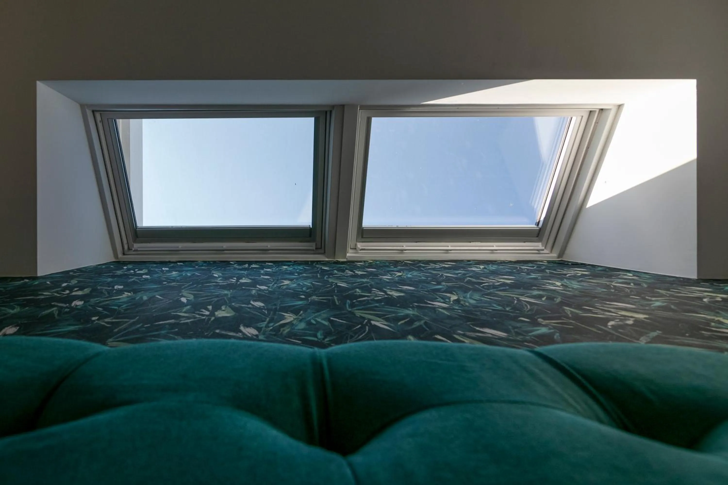 Photo of the whole room, Bed in Stellaris Apartrooms