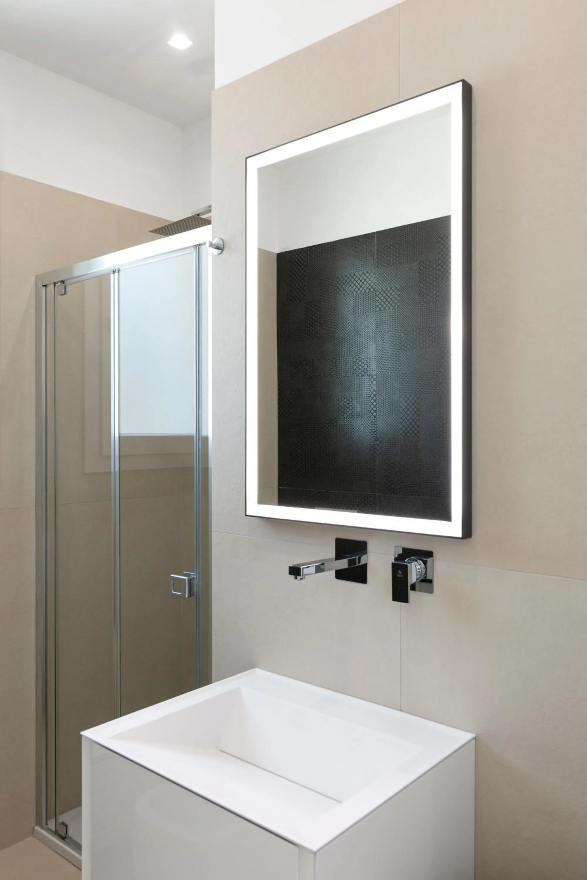 Shower in Stellaris Apartrooms