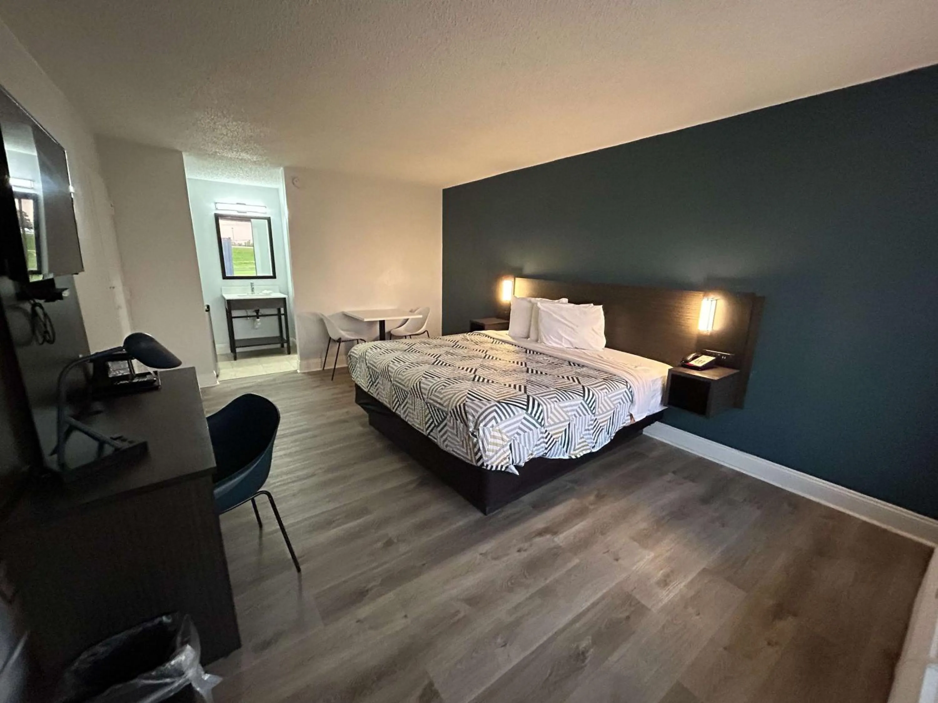 Bedroom, Bed in Calloway Inn and Suites