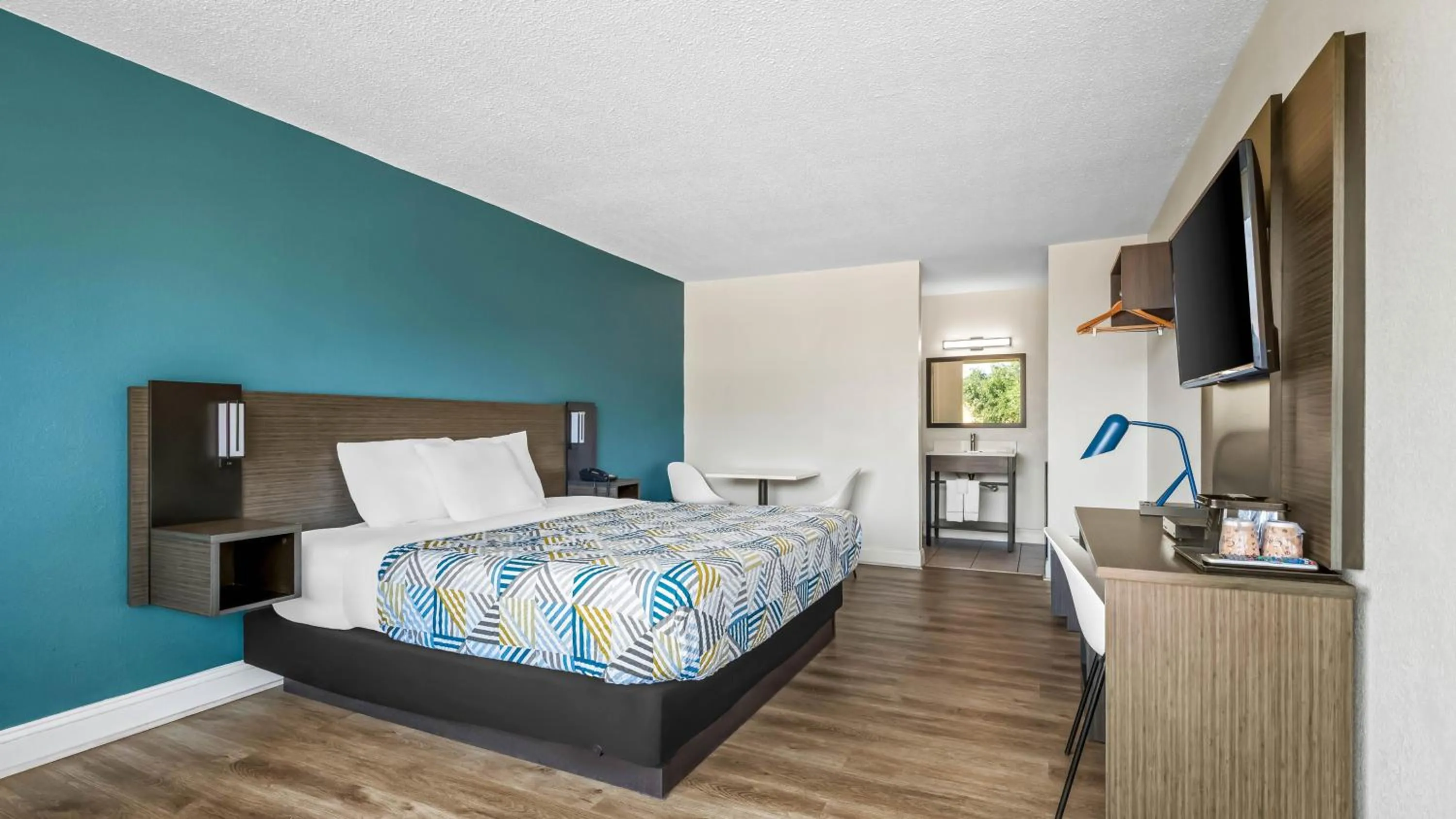 Bedroom, Bed in Motel 6 Hammond, LA – I 12 – I 55