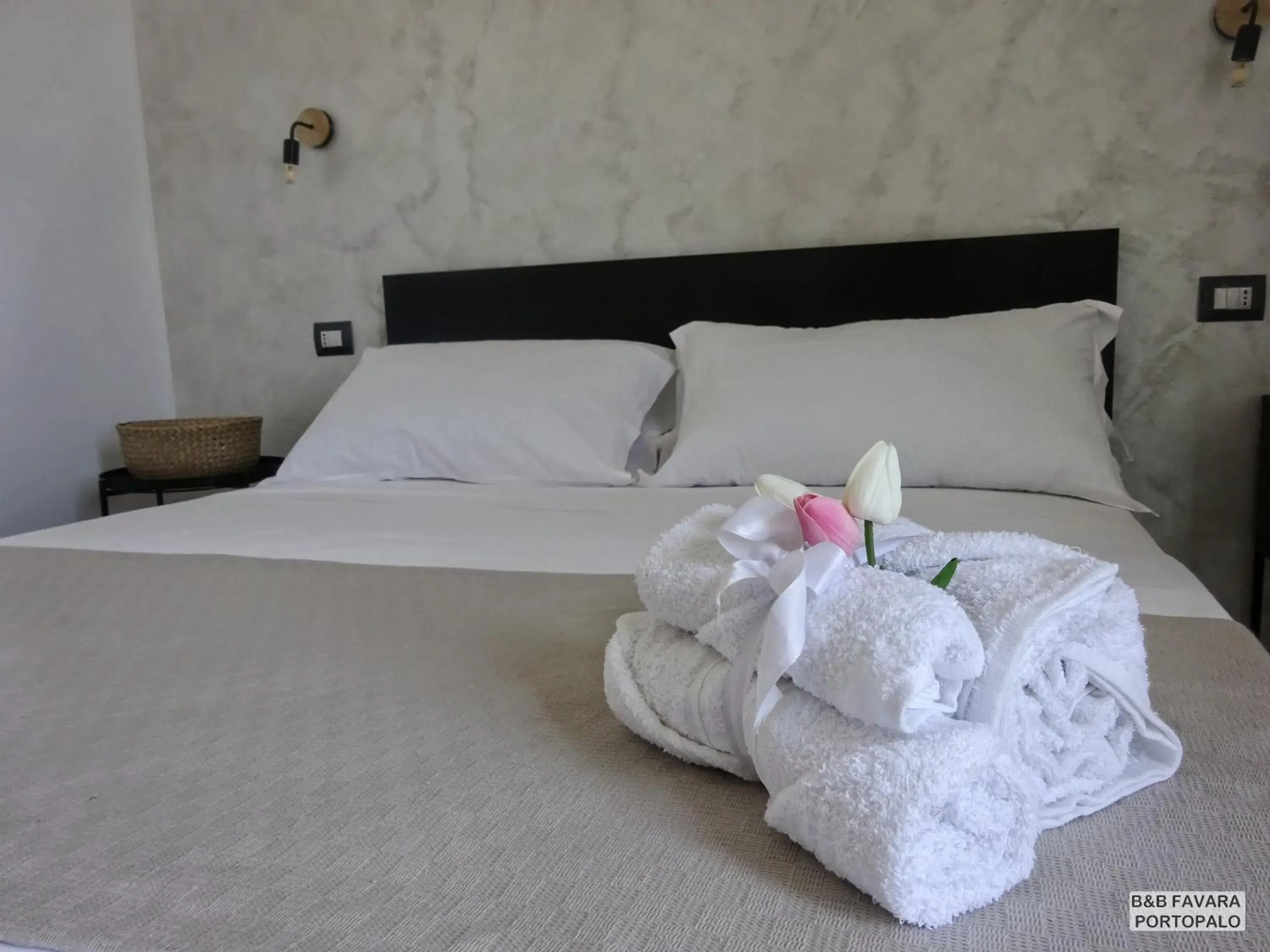 Double Room with Balcony and Sea View in B&B FAVARA Double Room with Balcony and Sea View in B&B FAVARA