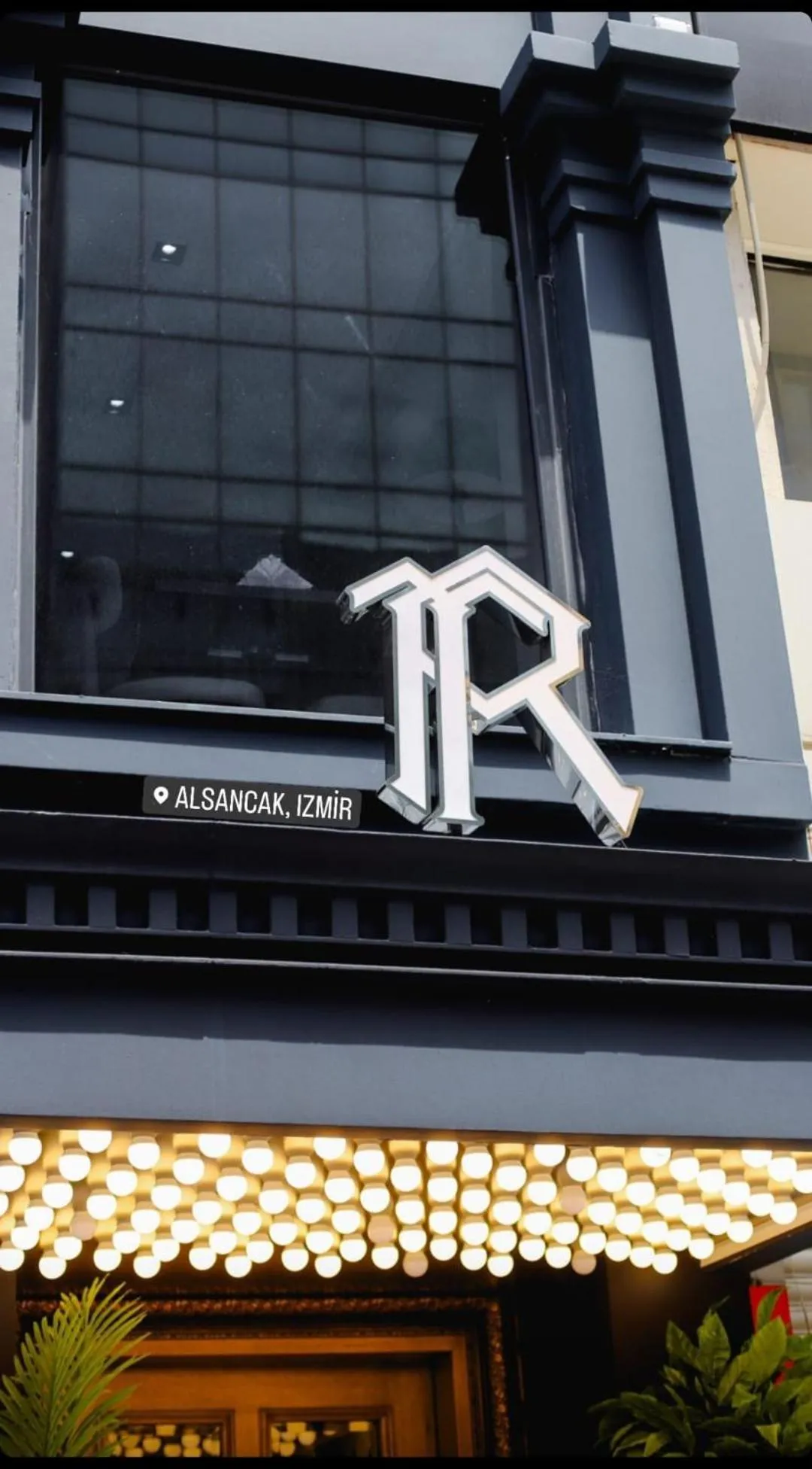 Logo/Certificate/Sign in THE ROYALS HOTEL