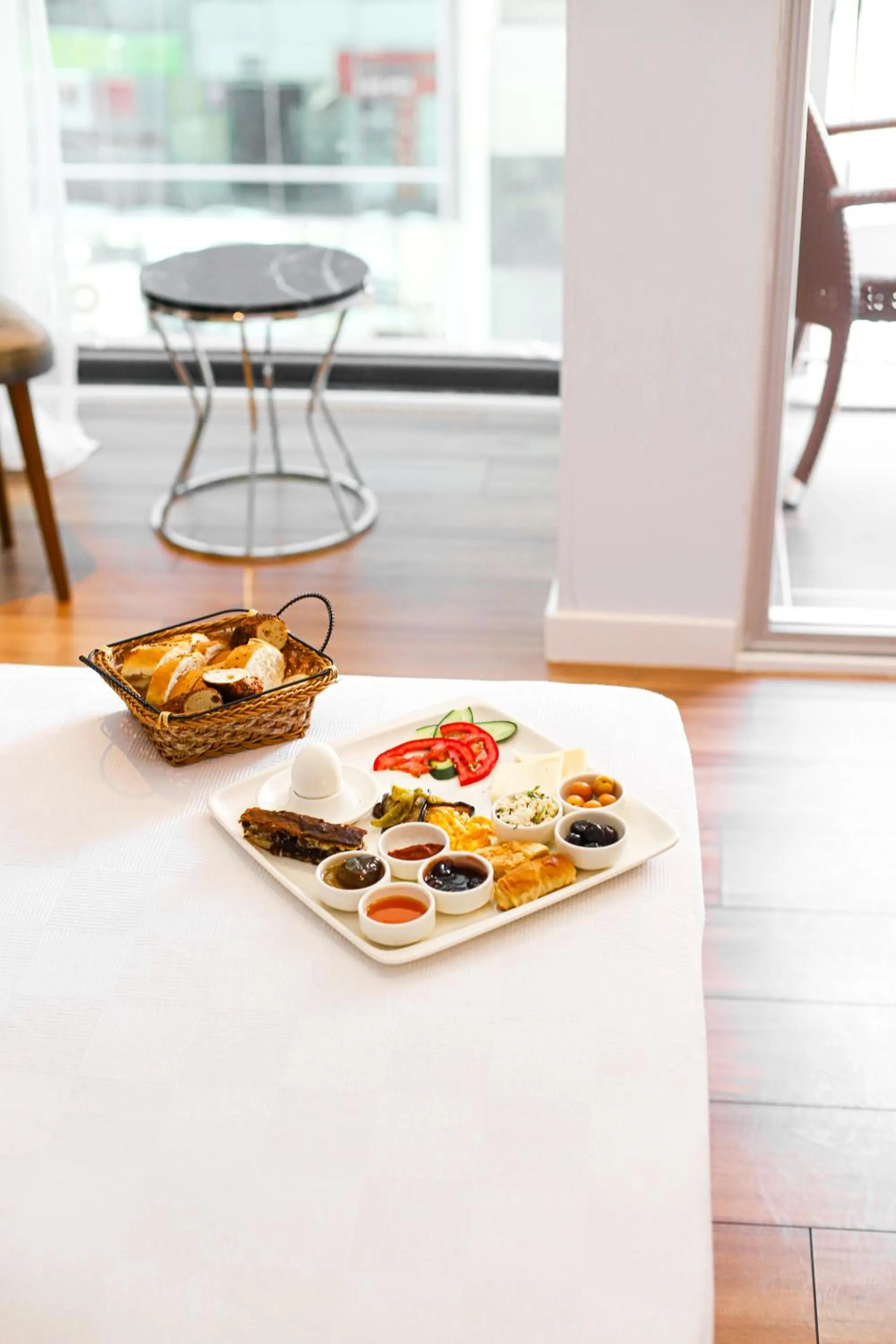 Breakfast in THE ROYALS HOTEL