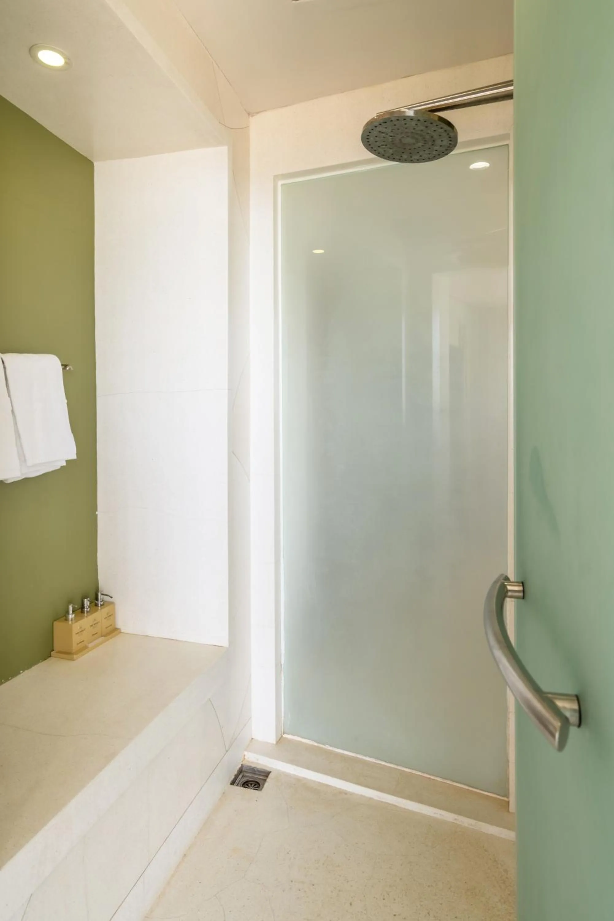 Shower in The Shells Resort & Spa Phu Quoc