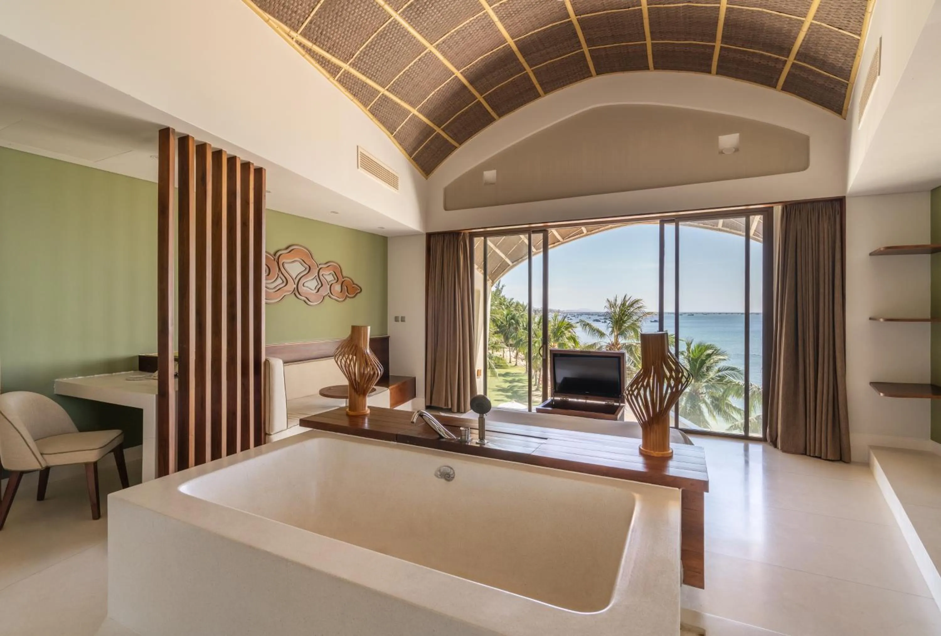 Bath in The Shells Resort & Spa Phu Quoc