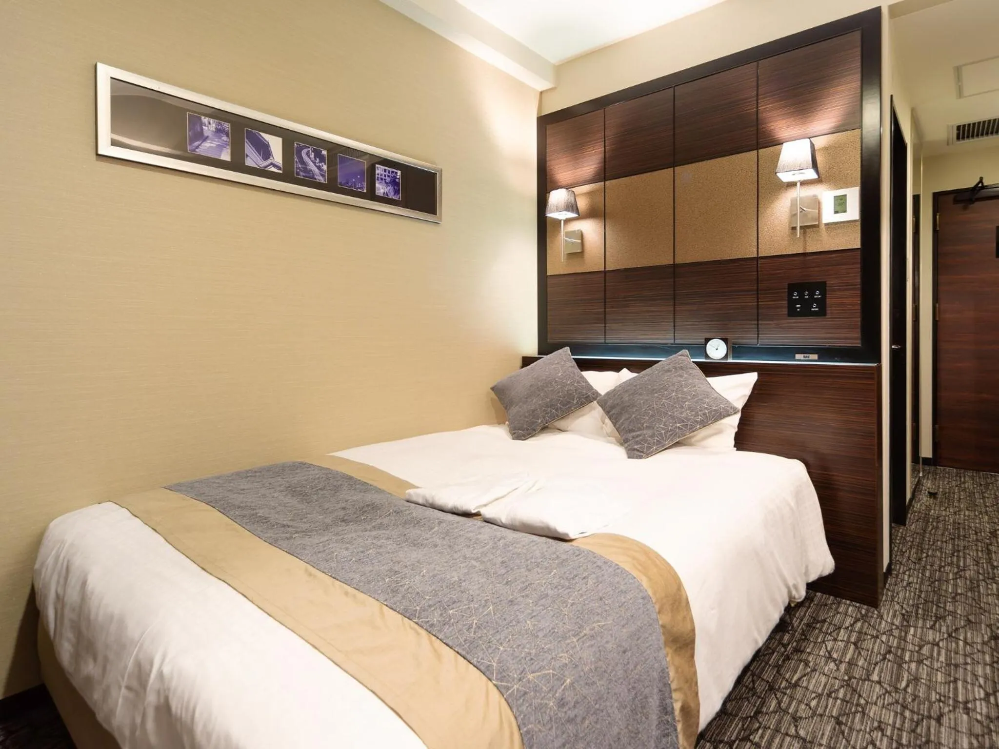 Photo of the whole room, Bed in Hotel Wing International Premium Tokyo Yotsuya