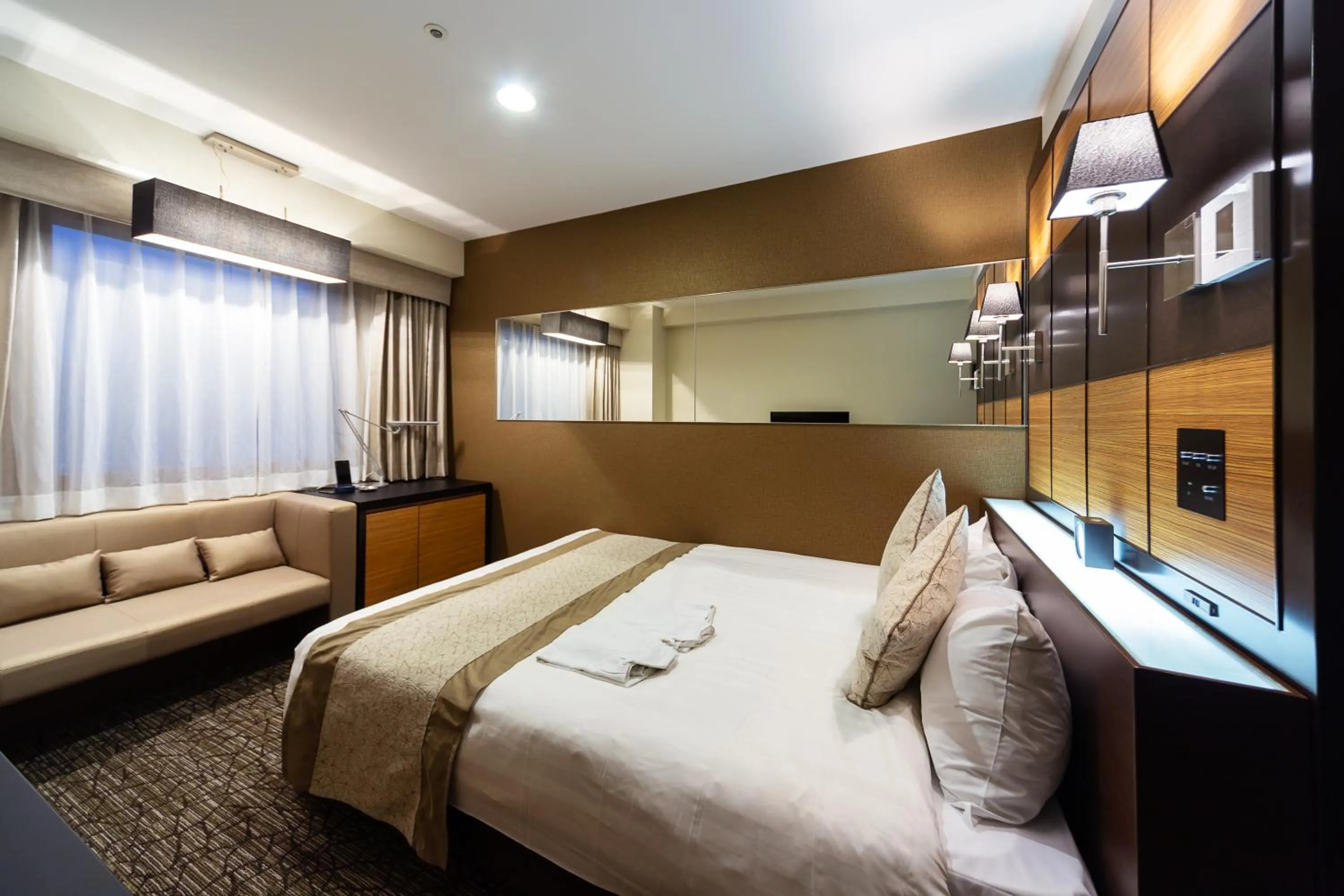 Photo of the whole room, Bed in Hotel Wing International Premium Tokyo Yotsuya