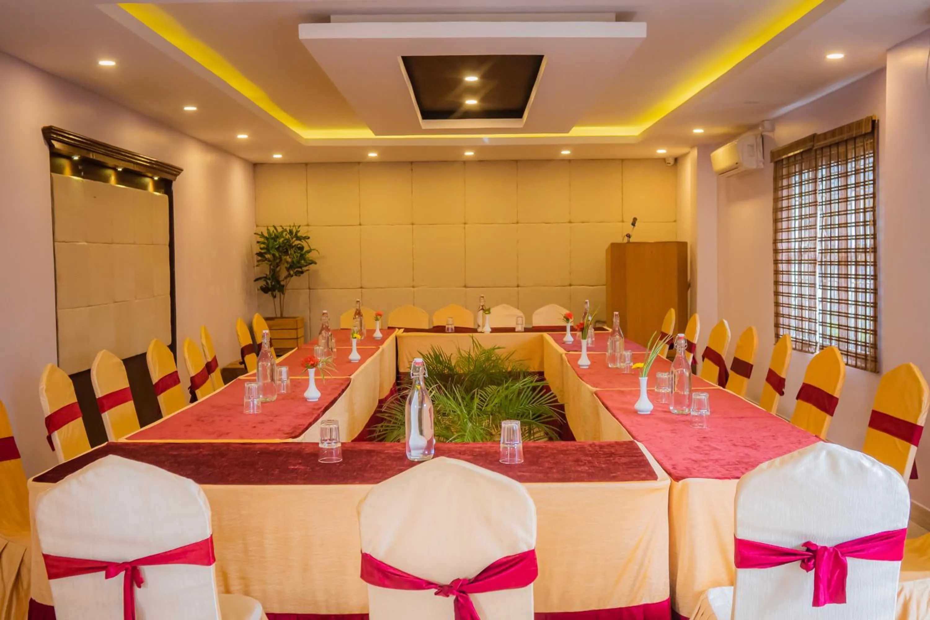 Business facilities in Hotel Crown Himalayas