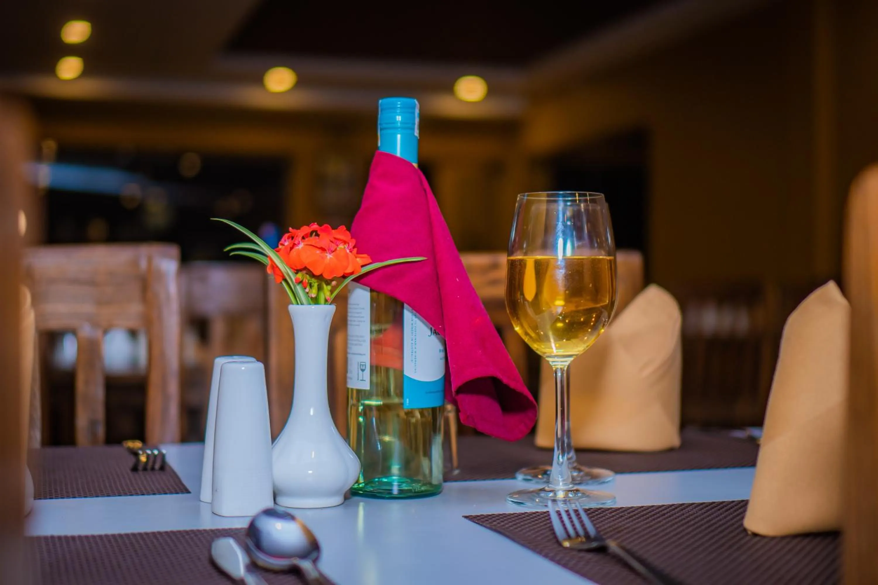 Restaurant/places to eat in Hotel Crown Himalayas