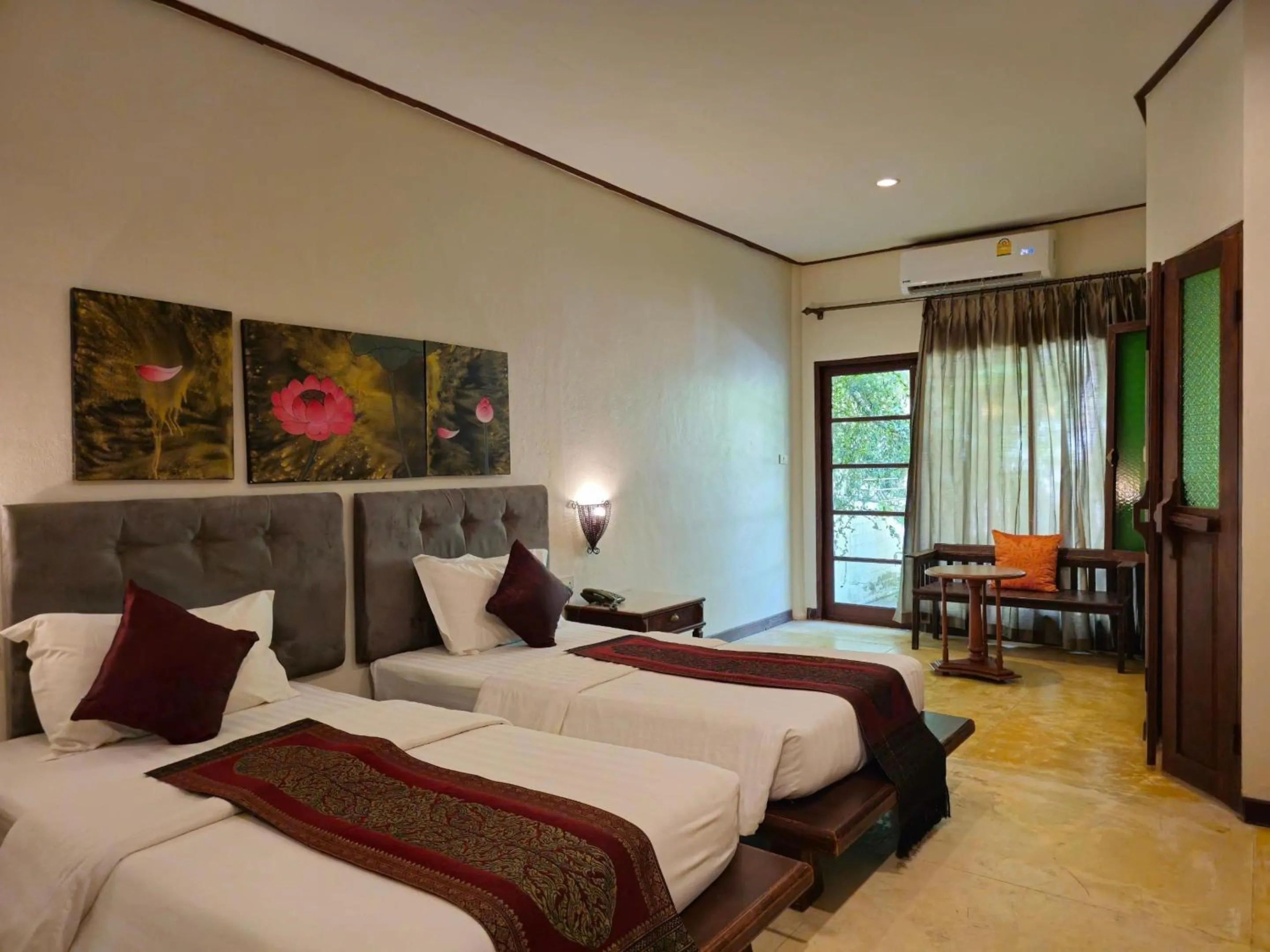Photo of the whole room, Bed in Baan Panwa Resort