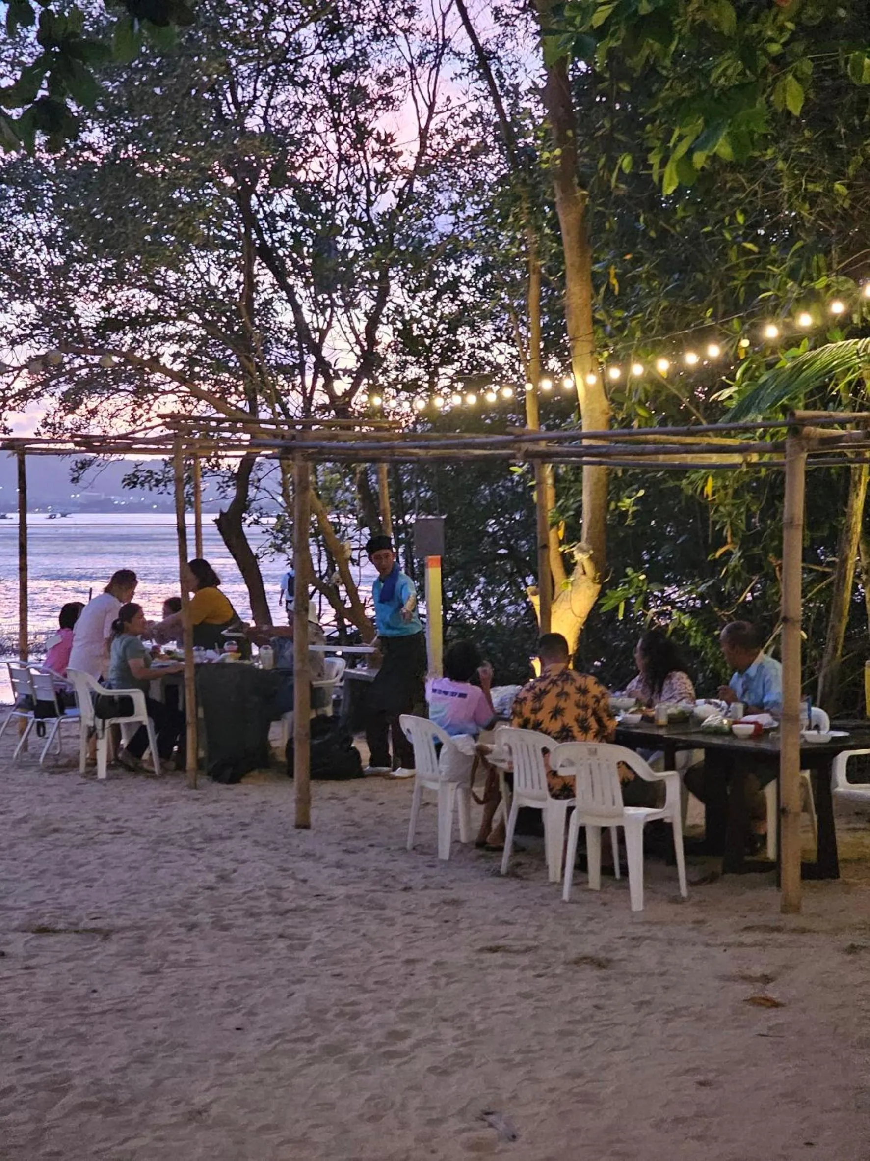 Restaurant/places to eat in Baan Panwa Resort