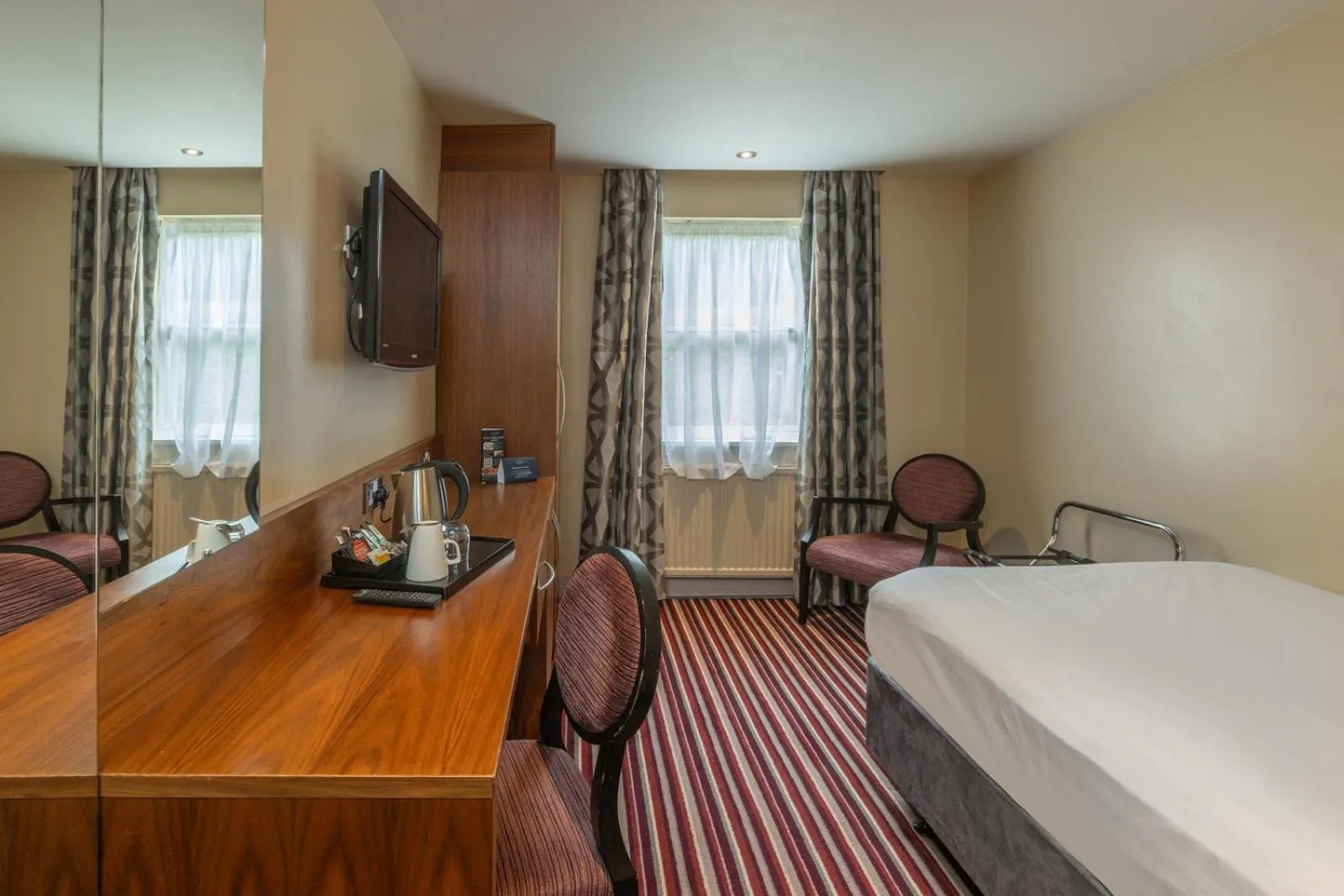 Bed in Gloucester Robinswood Hotel, BW Signature Collection