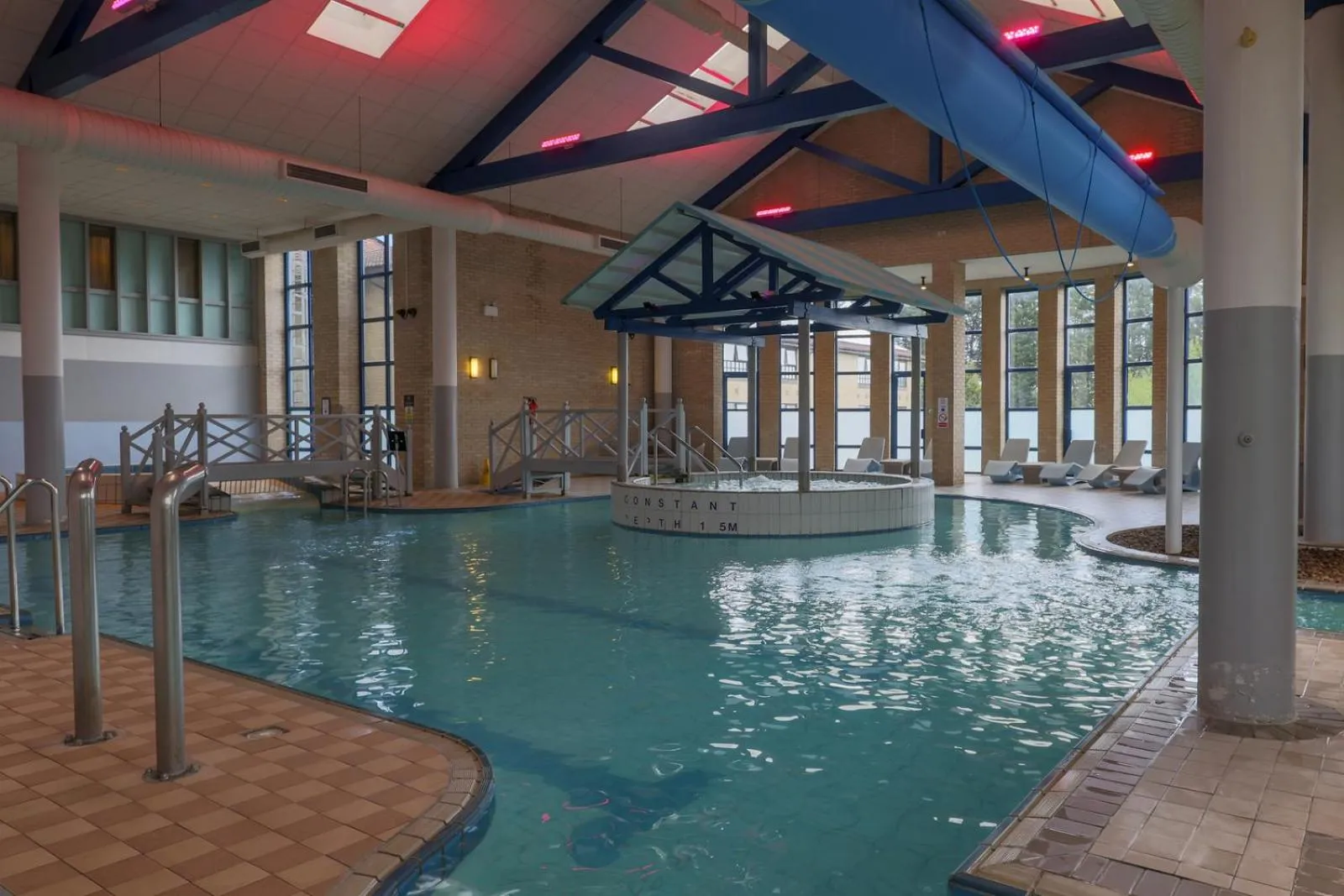 Swimming pool in Gloucester Robinswood Hotel, BW Signature Collection