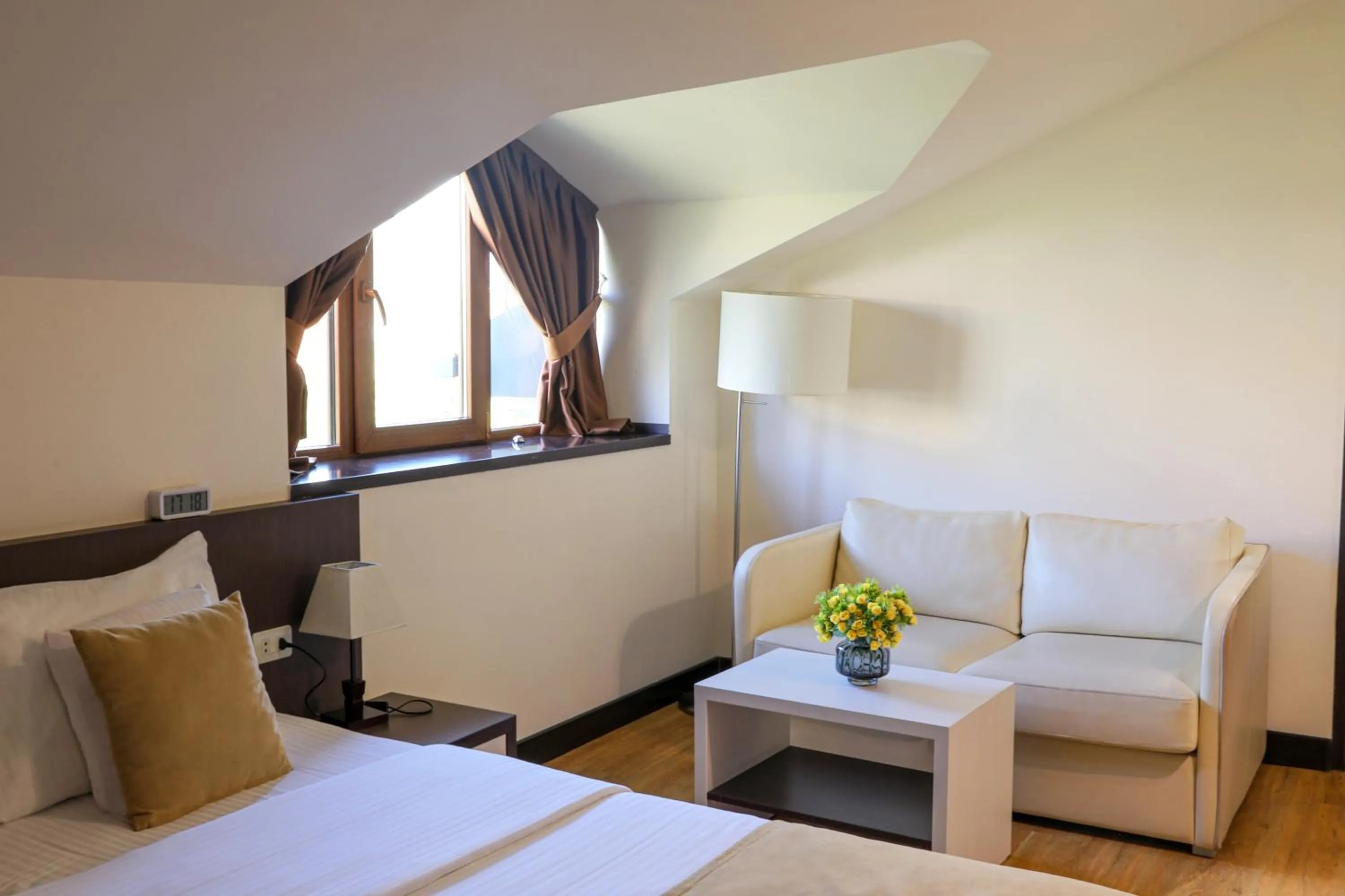 Photo of the whole room, Bed in My Hotel Yerevan