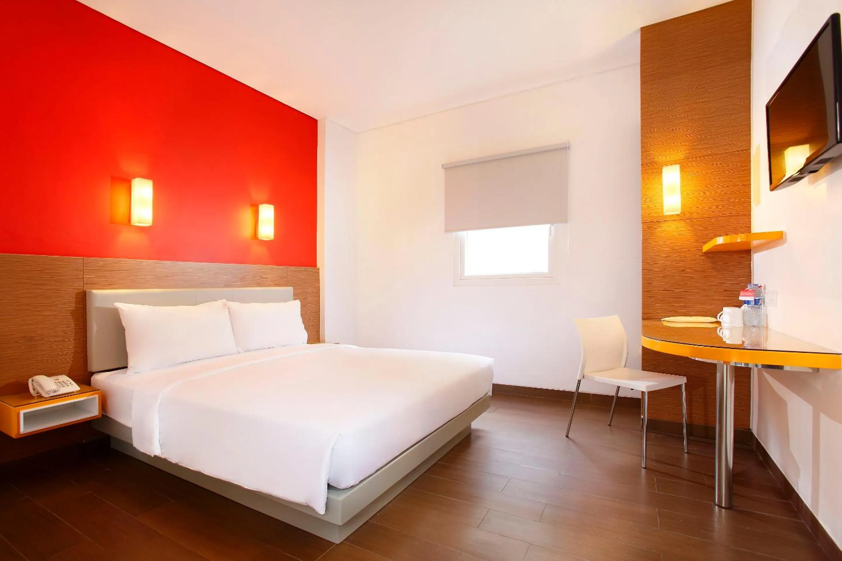 Photo of the whole room, Bed in Amaris Hotel Dewi Sri - Bali