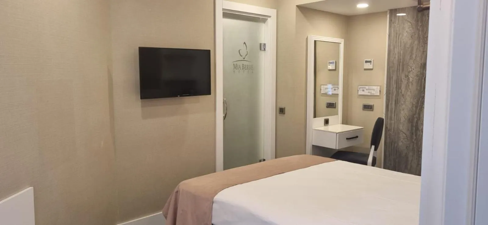 Bedroom, Bed in Mia Berre Hotels