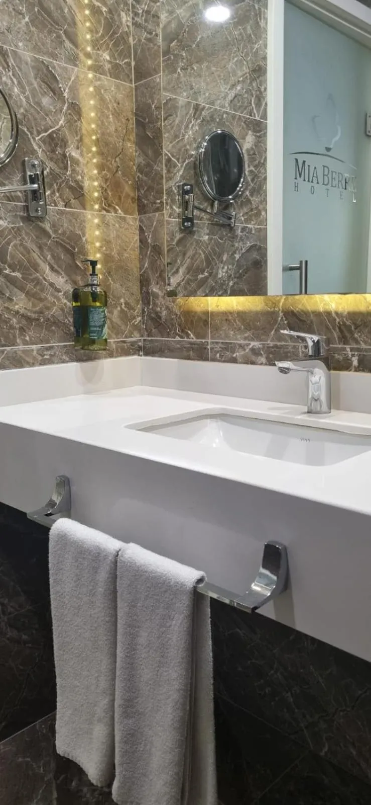 Bathroom in Mia Berre Hotels