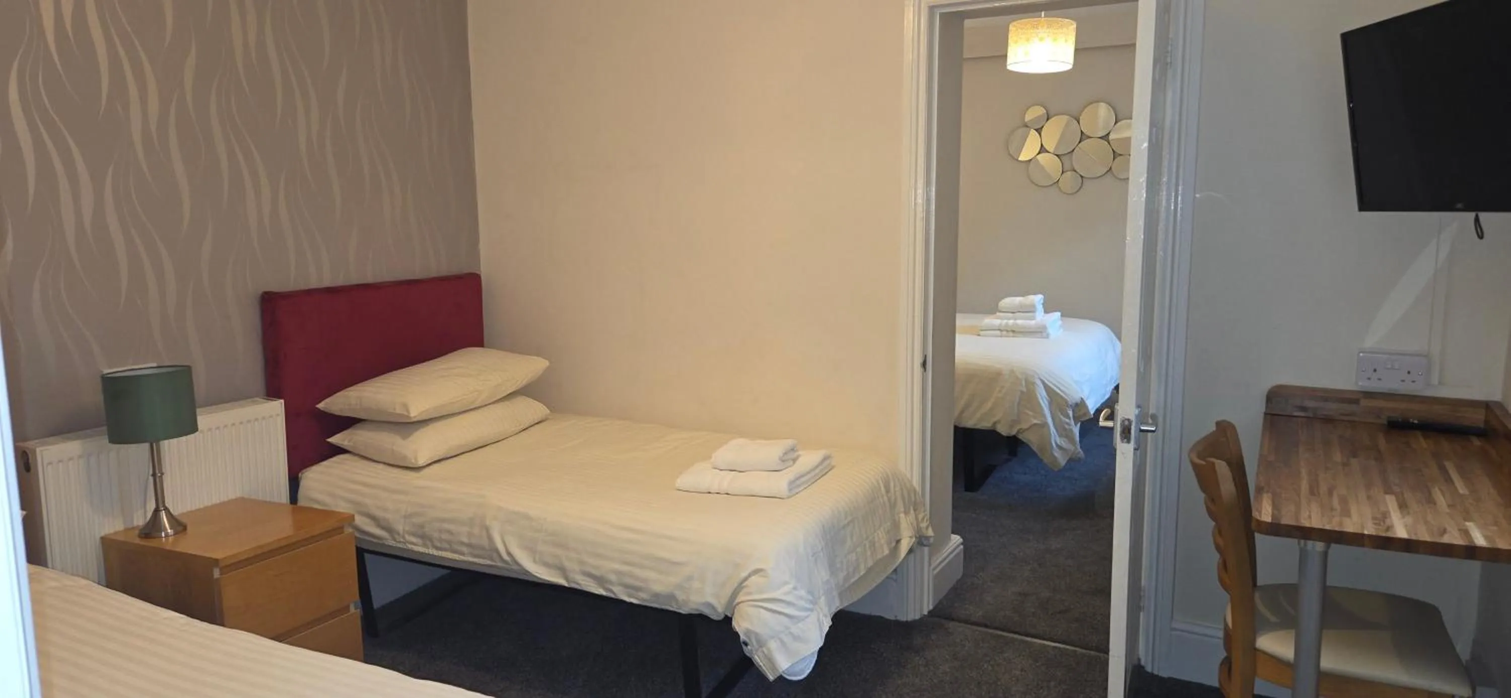 Bedroom, Bed in Edward Hotel