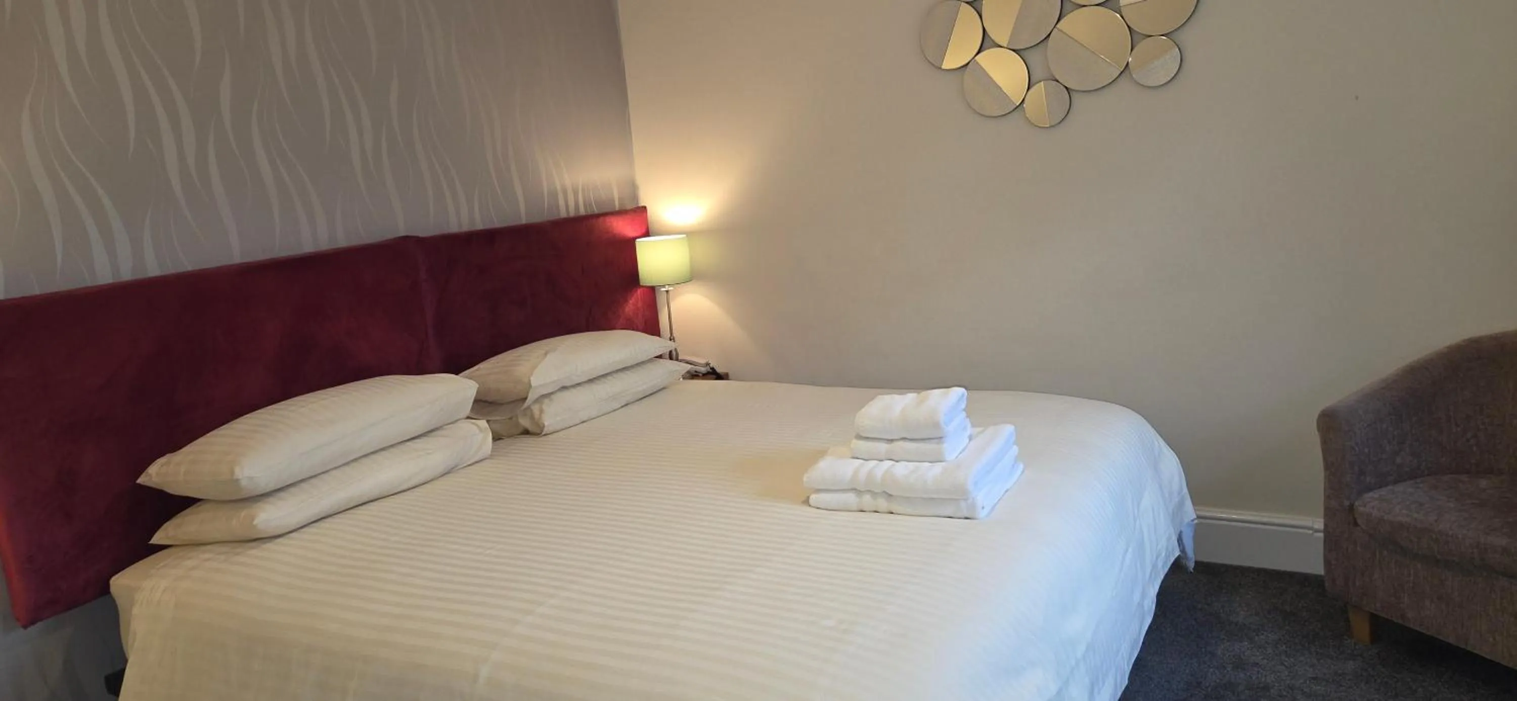 Bedroom, Bed in Edward Hotel