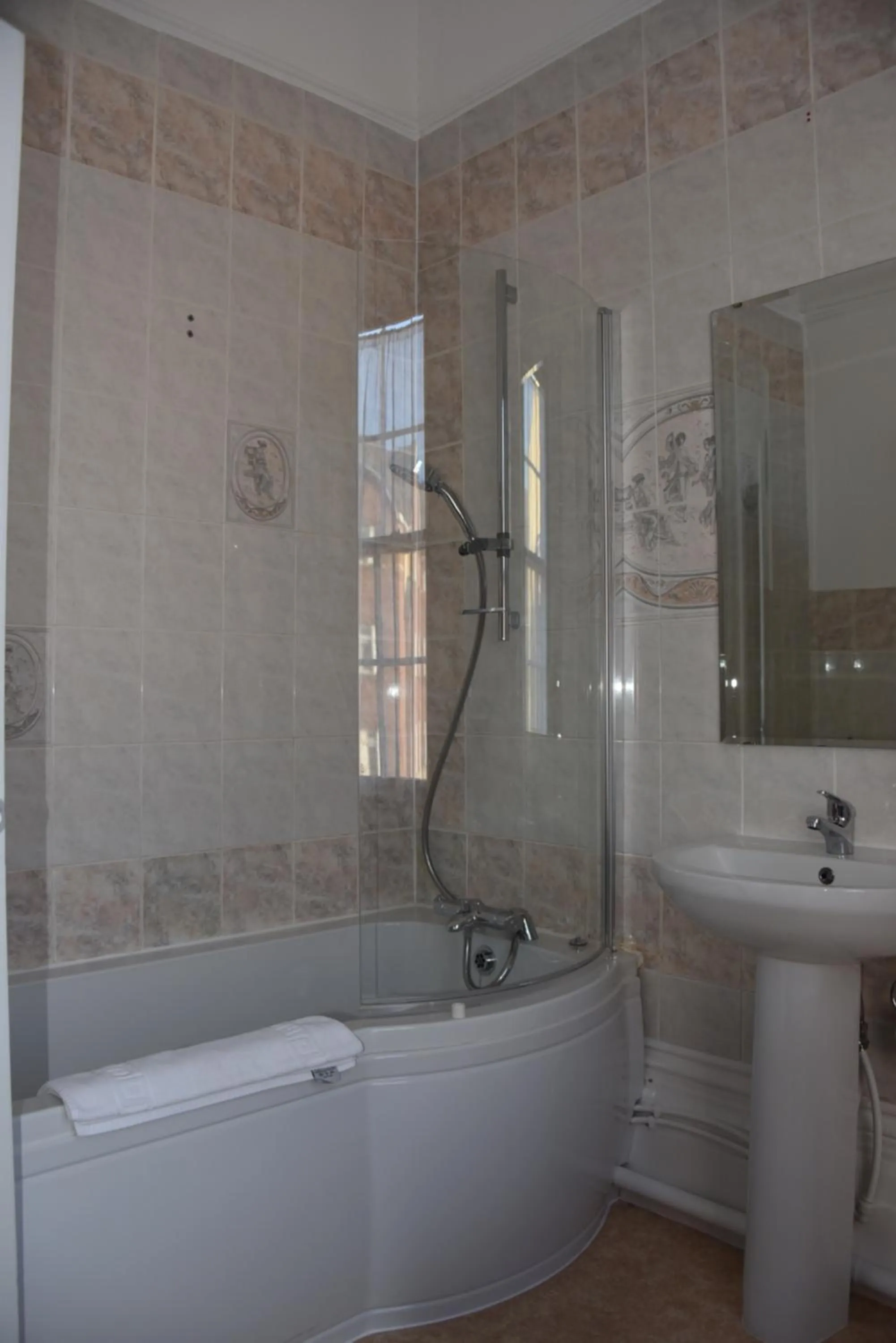 Bathroom in Edward Hotel