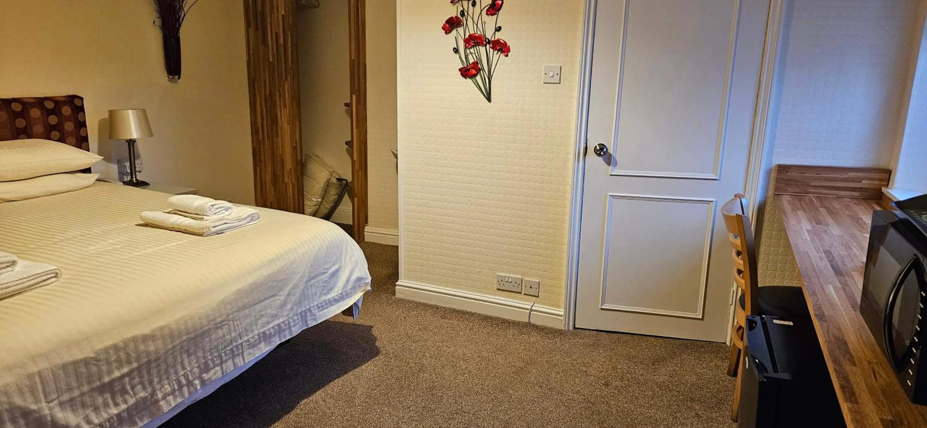 Bedroom, Bed in Edward Hotel