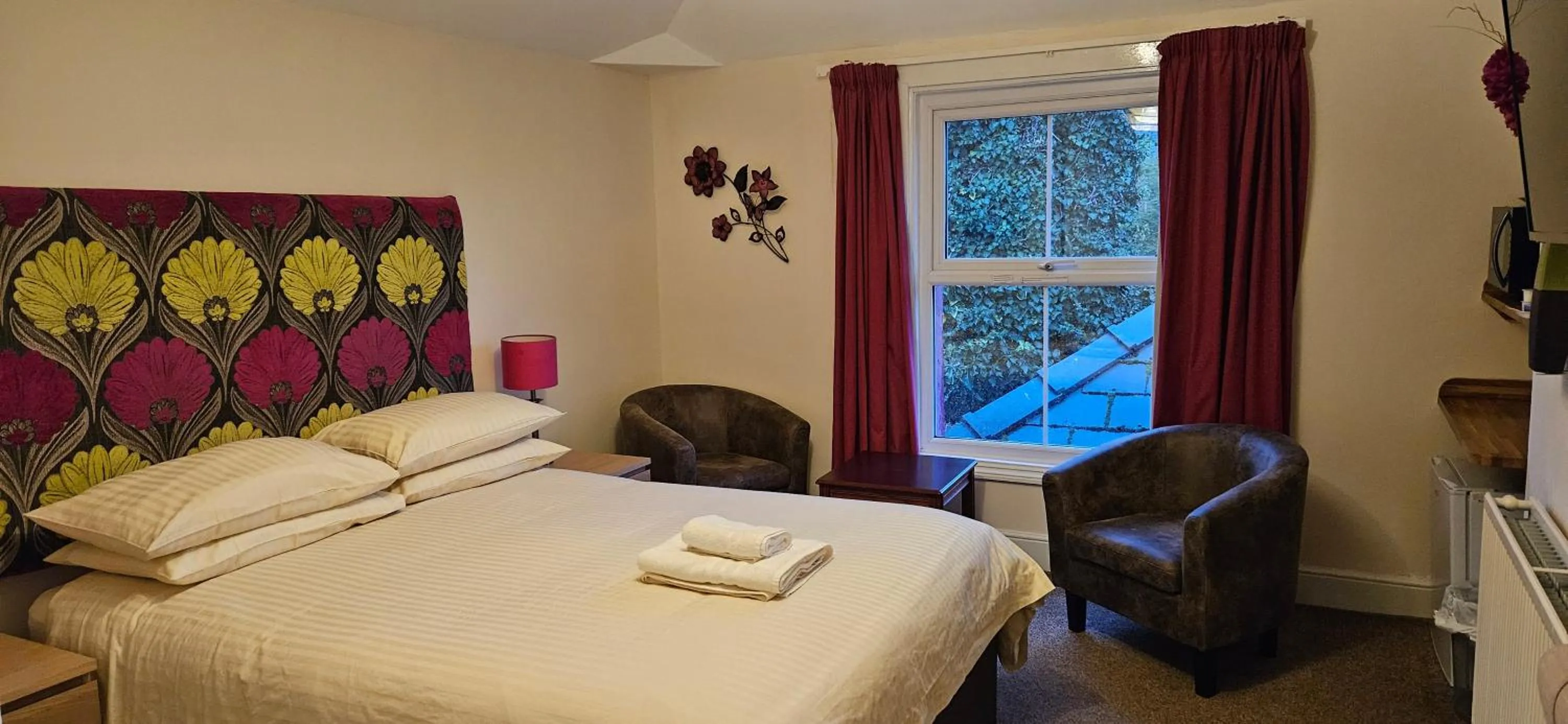 Bedroom, Bed in Edward Hotel