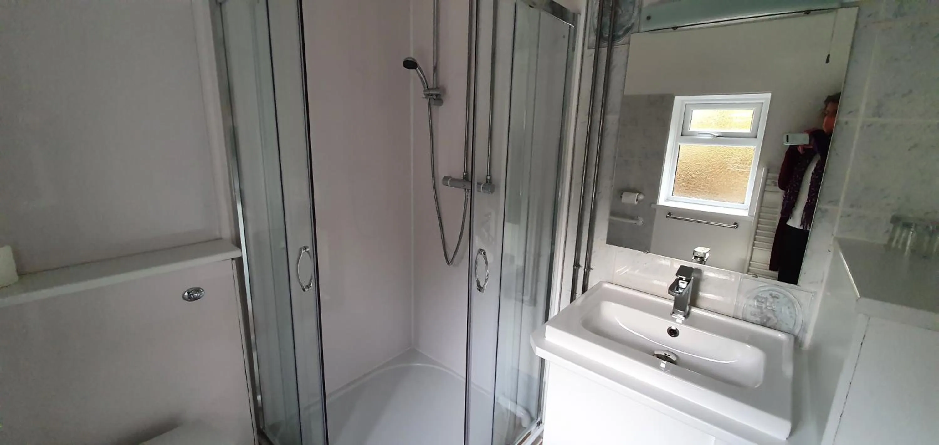 Bathroom in Edward Hotel