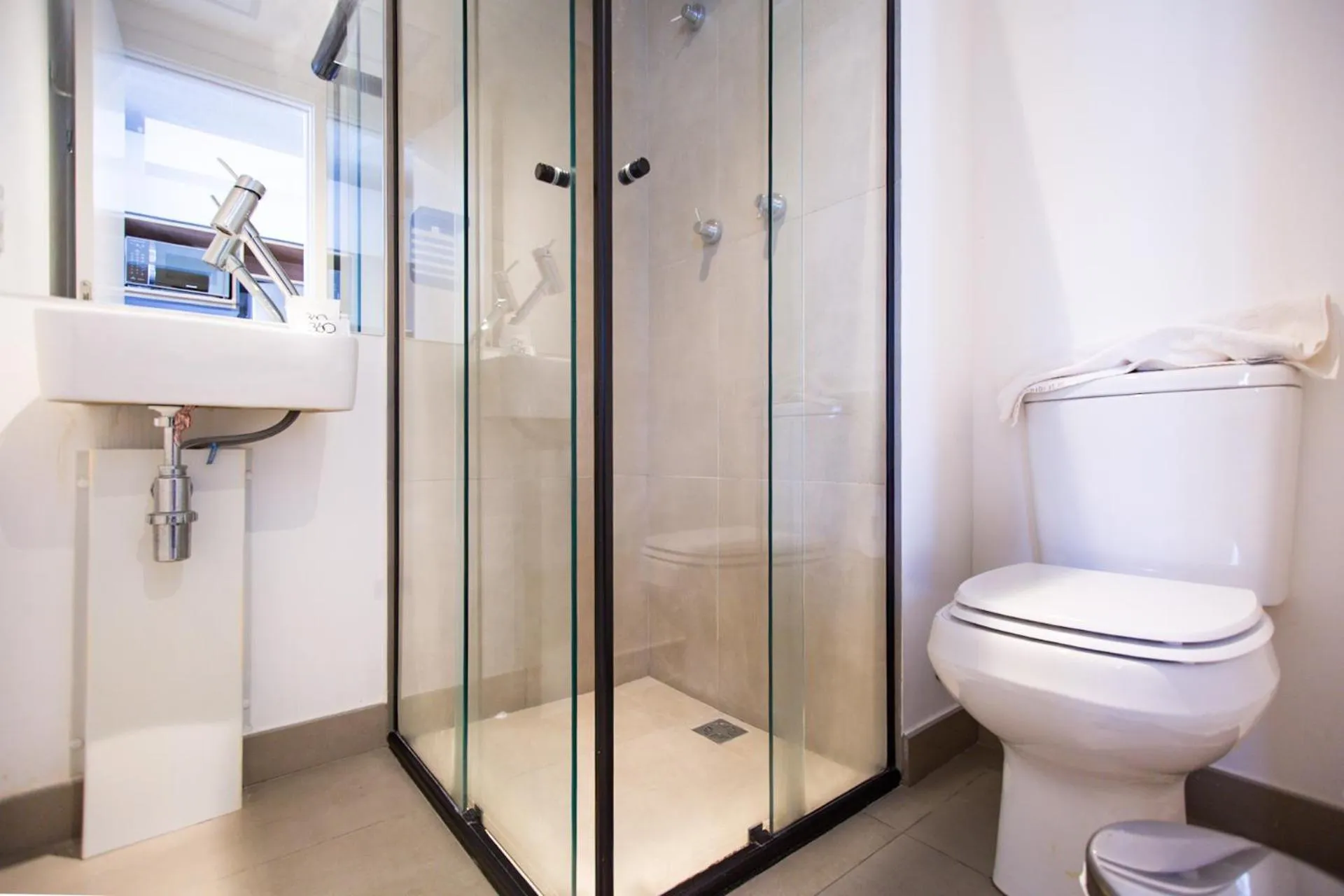 Bathroom in 360 VN Ueno by Housi