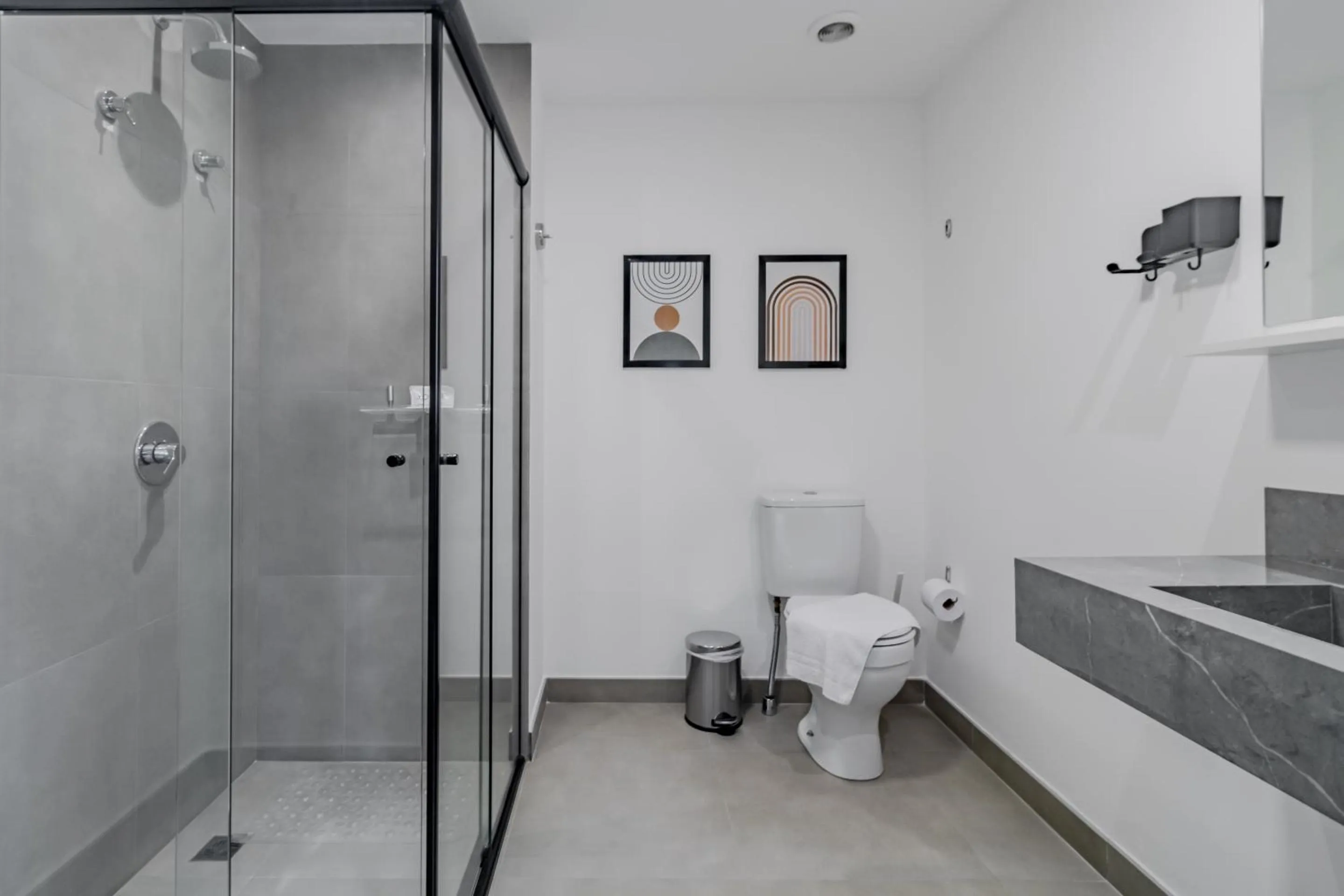 Bathroom in 360 VN Ueno by Housi