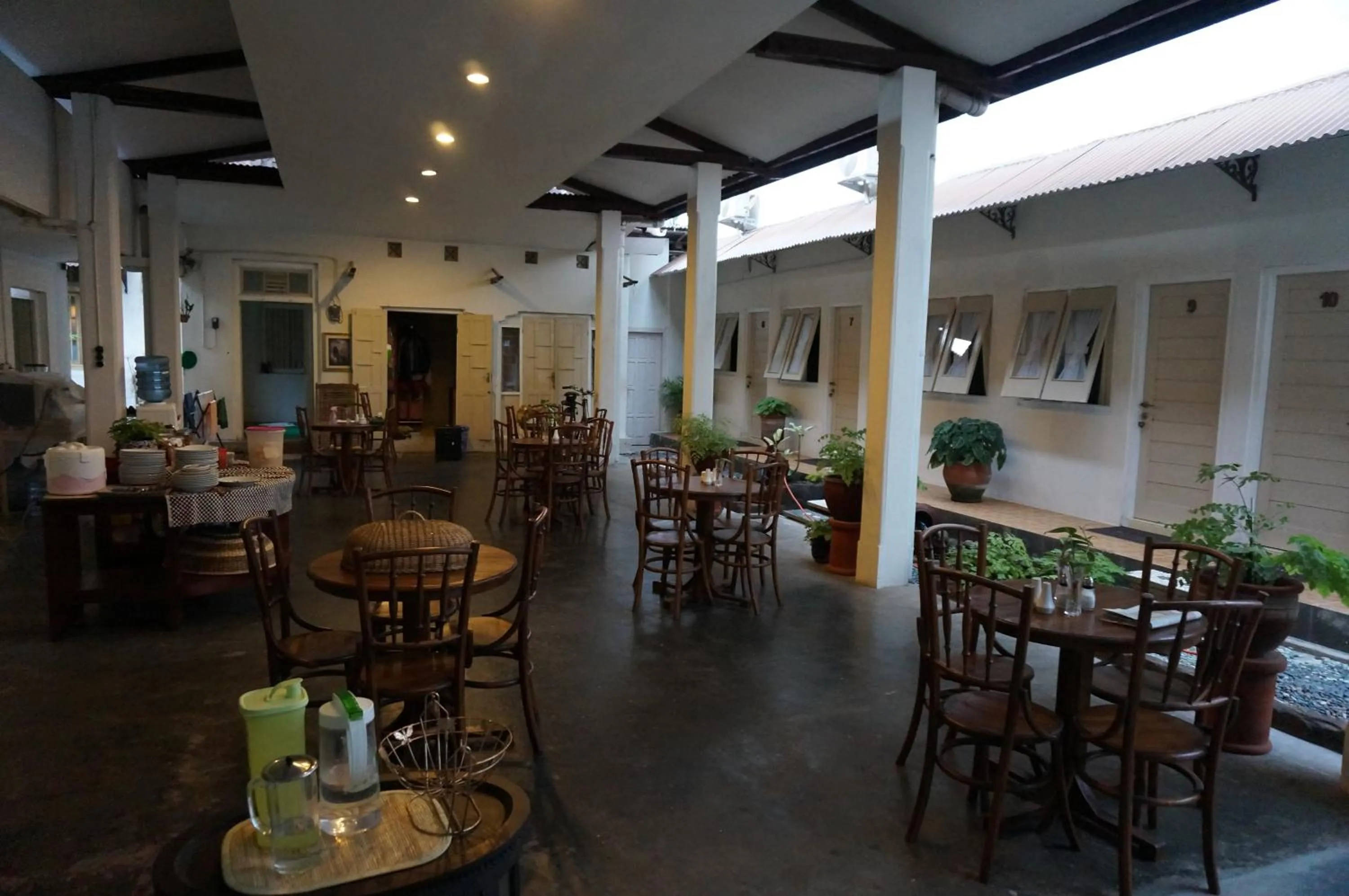 Restaurant/places to eat in Reddoorz Syariah near Wijilan Yogyakarta