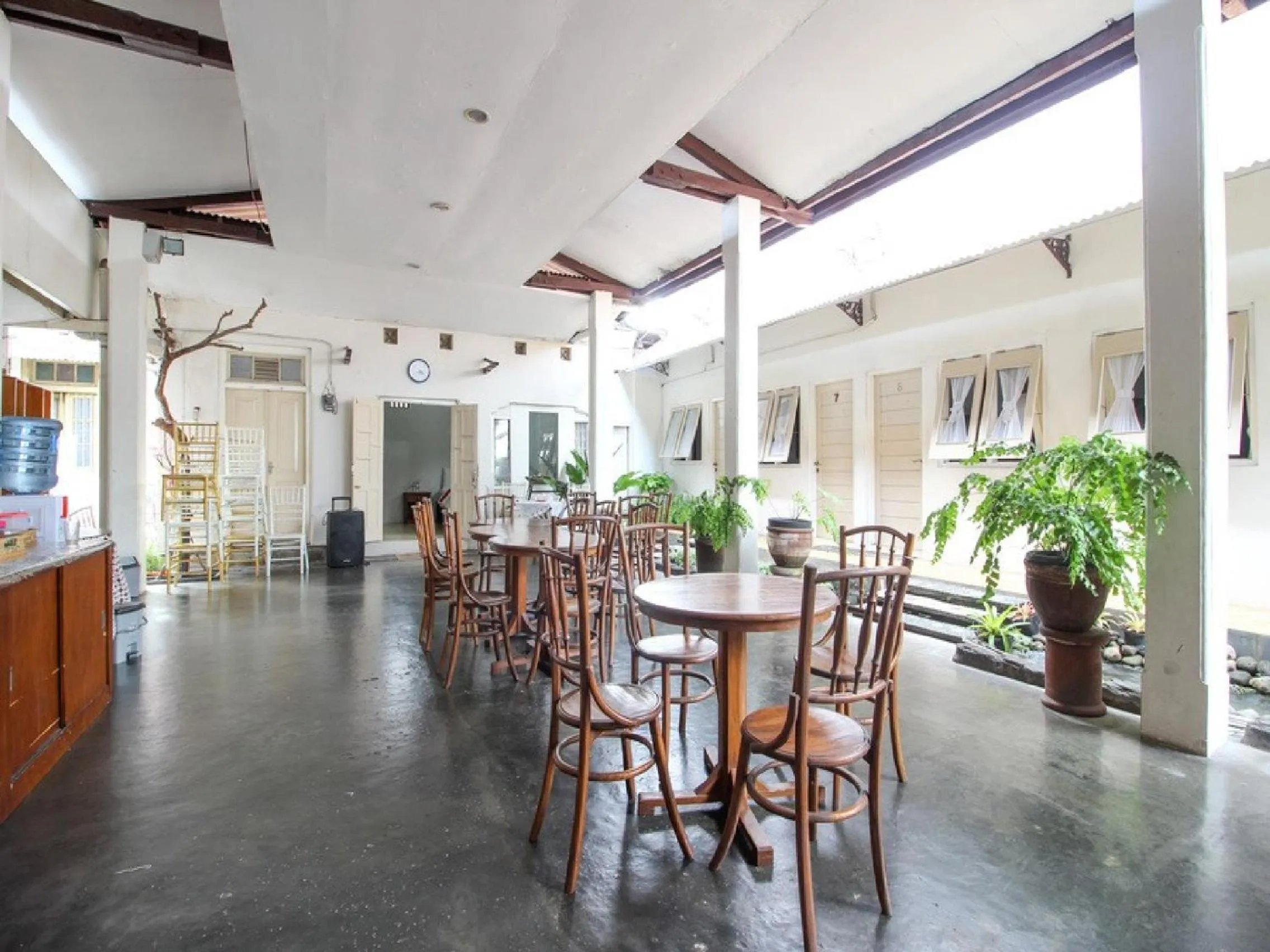 Restaurant/places to eat in Reddoorz Syariah near Wijilan Yogyakarta