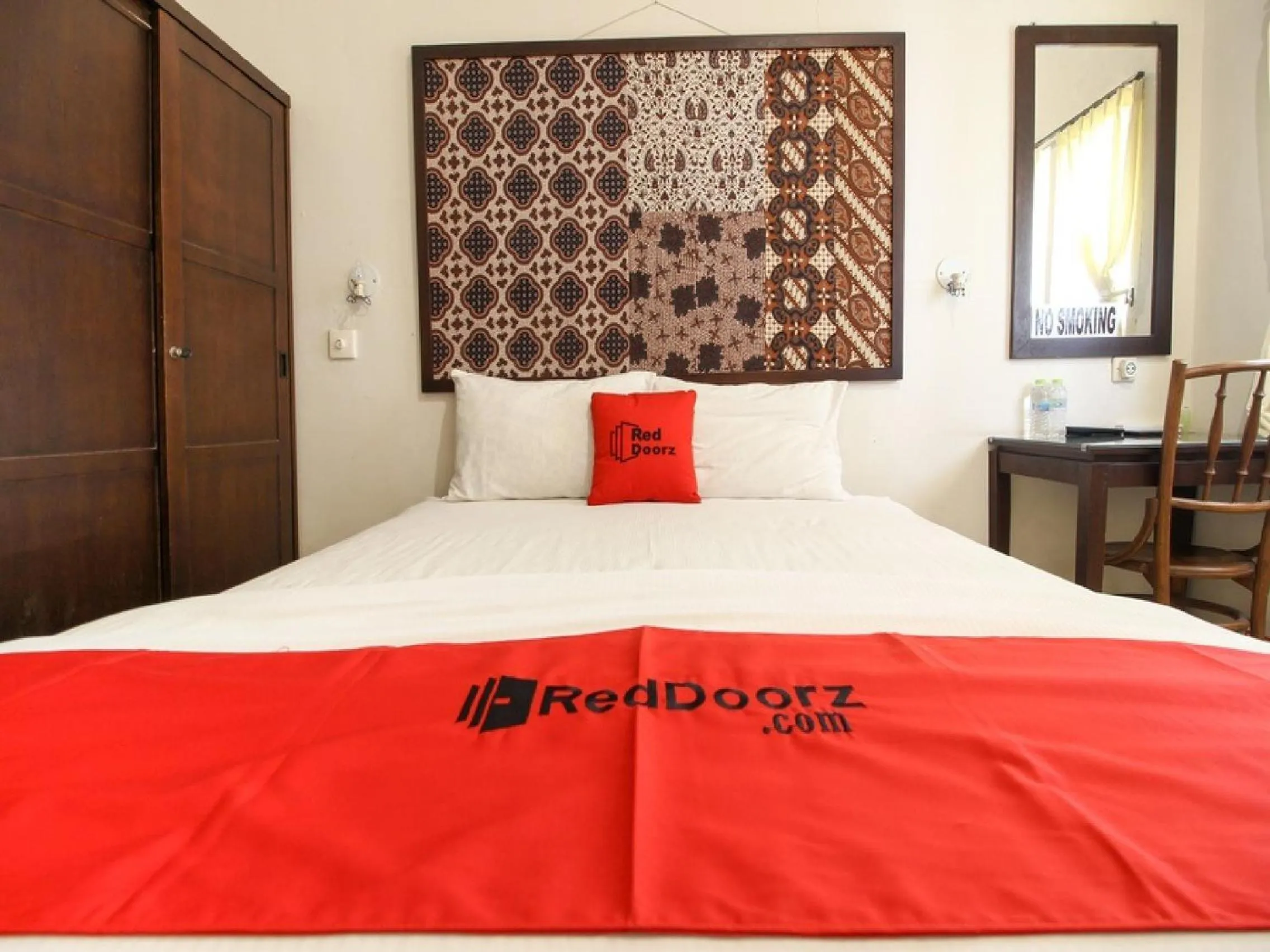 Bedroom, Bed in Reddoorz Syariah near Wijilan Yogyakarta