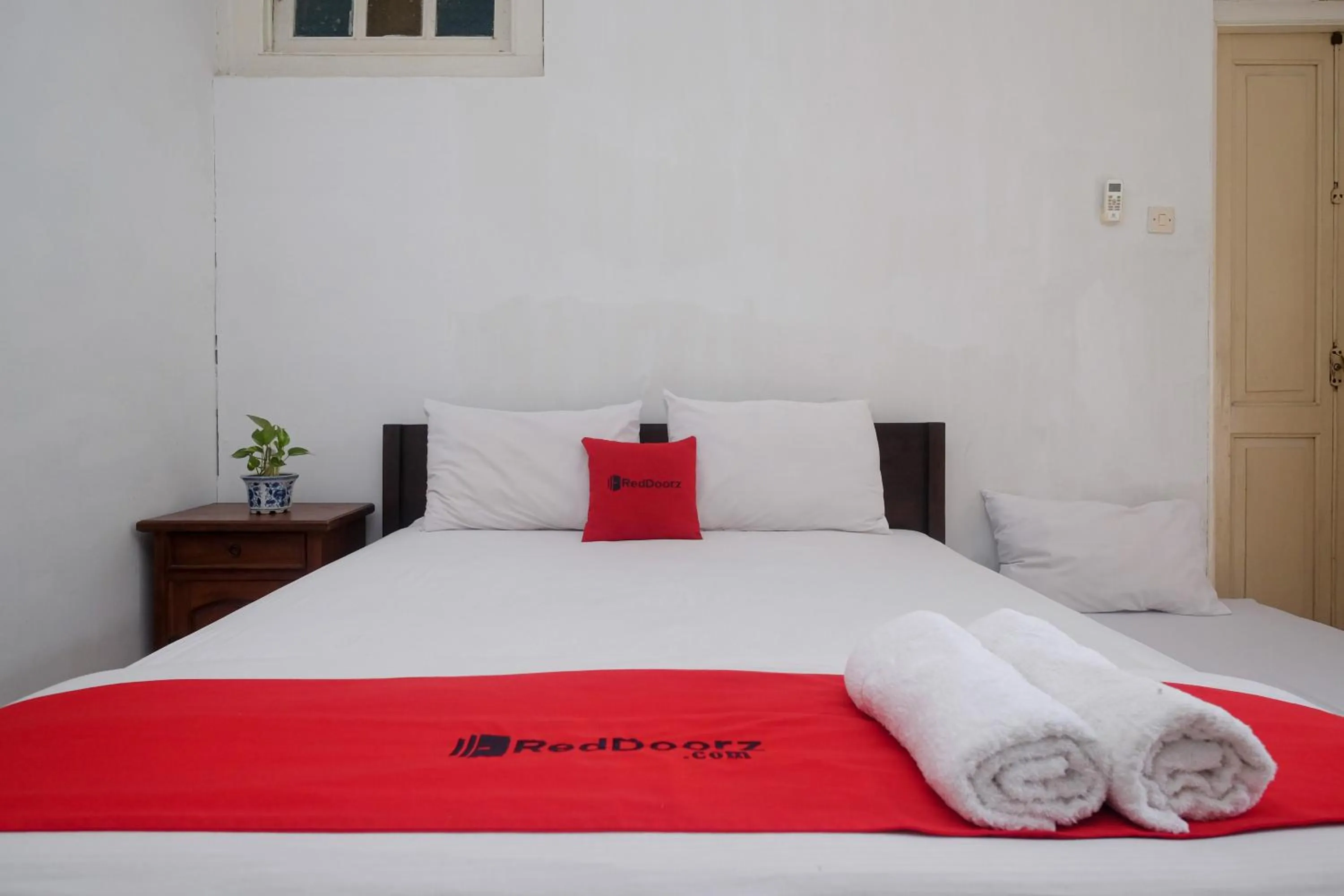 Bedroom, Bed in Reddoorz Syariah near Wijilan Yogyakarta