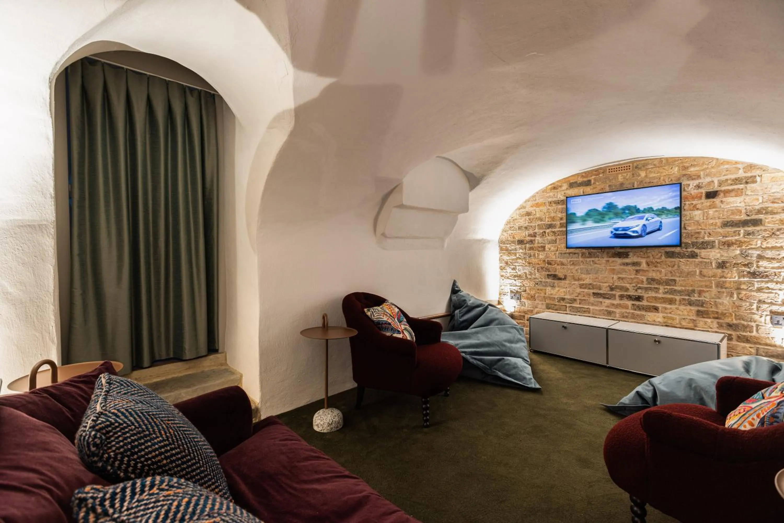 TV and multimedia in The White Hart Hotel Lincoln