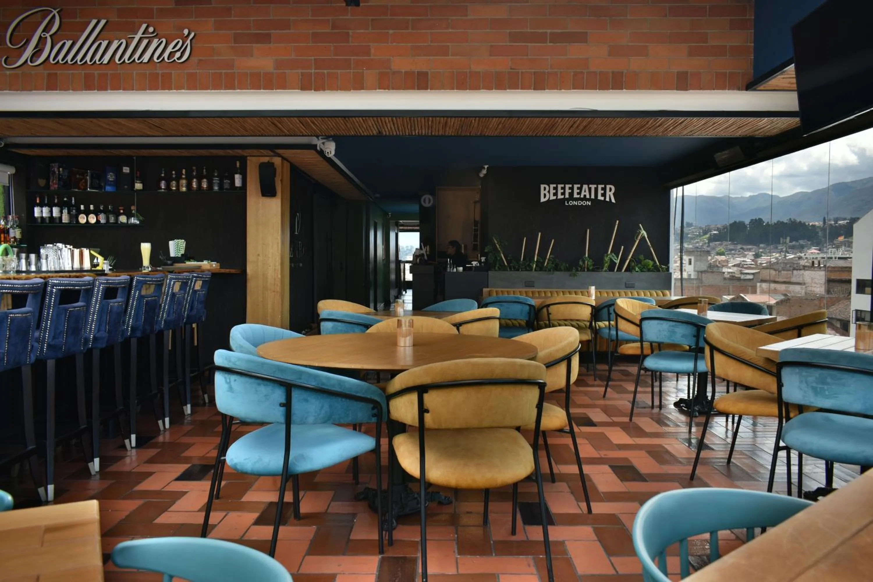 Restaurant/places to eat in Hotel Vaway