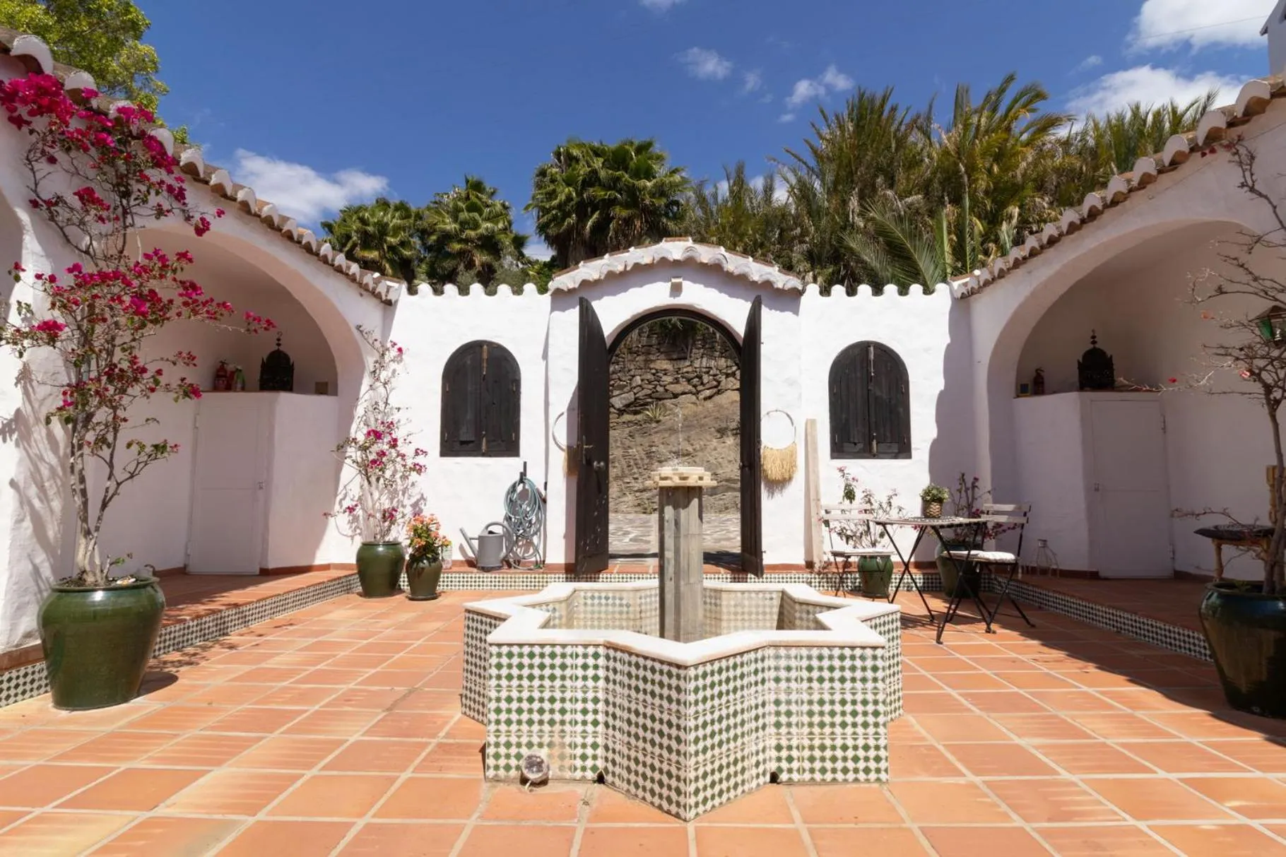 Property building in La Casa del Burro