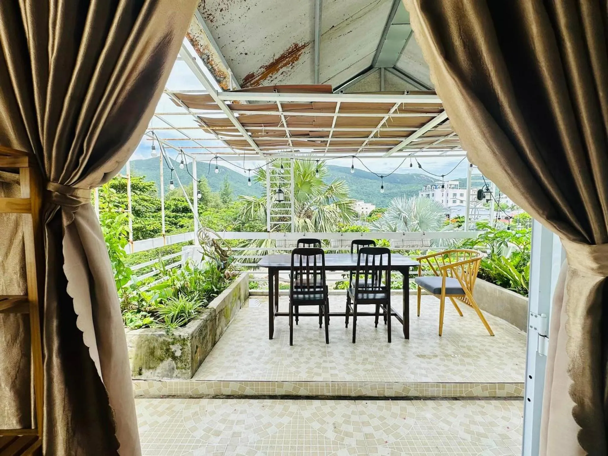 Con Son Island Hotel