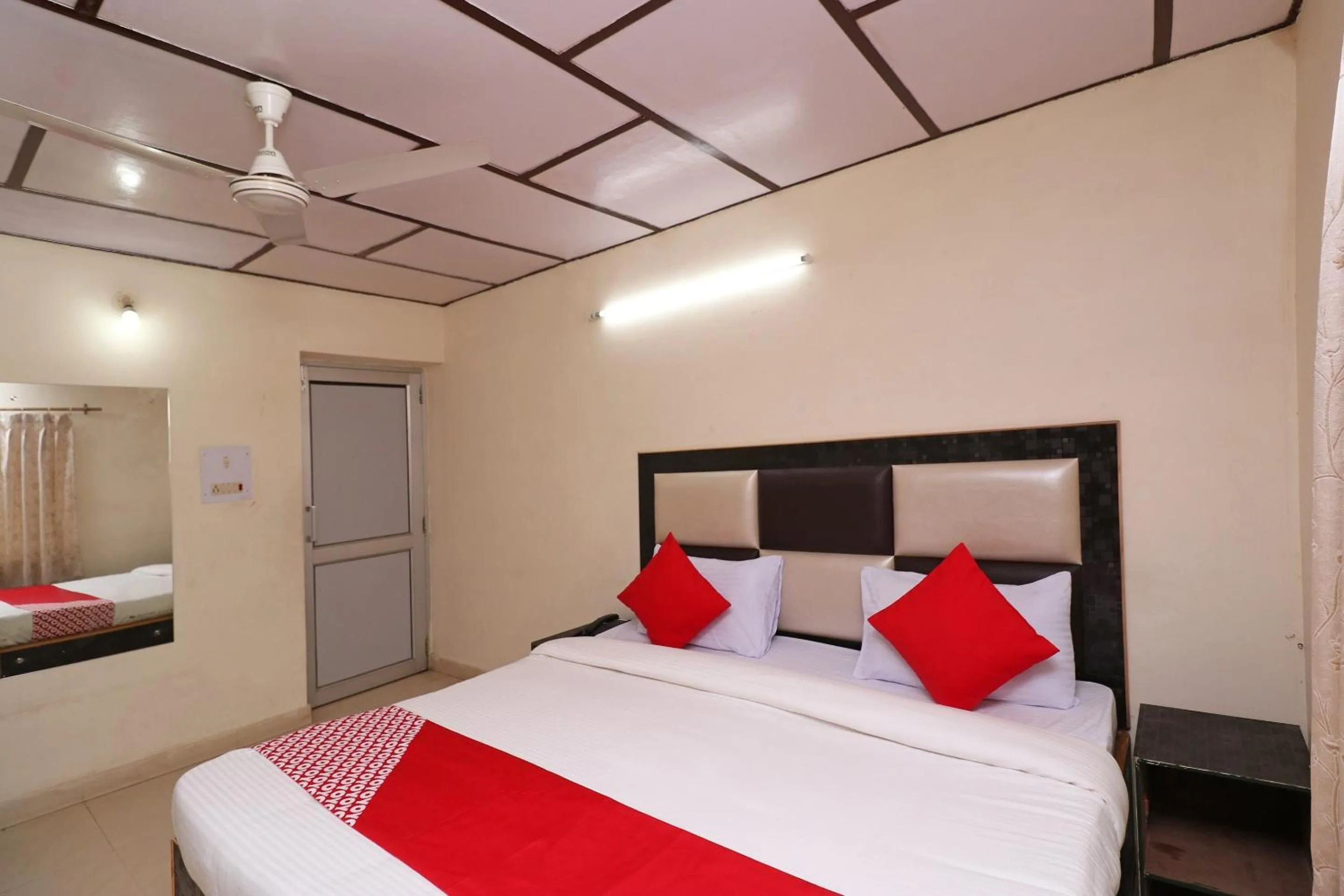 Bedroom, Bed in Hotel O Country Lodge