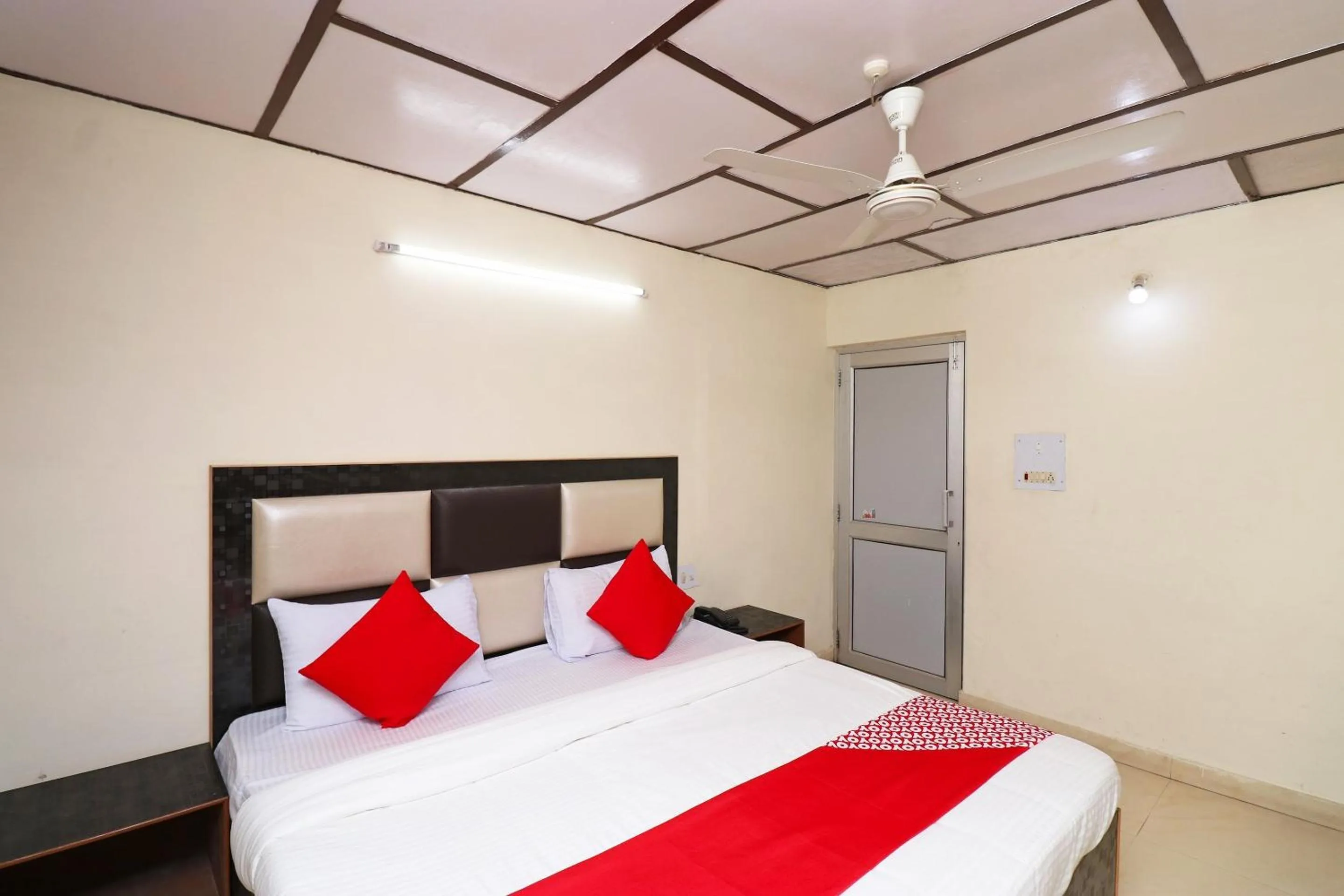 Bedroom, Bed in Hotel O Country Lodge