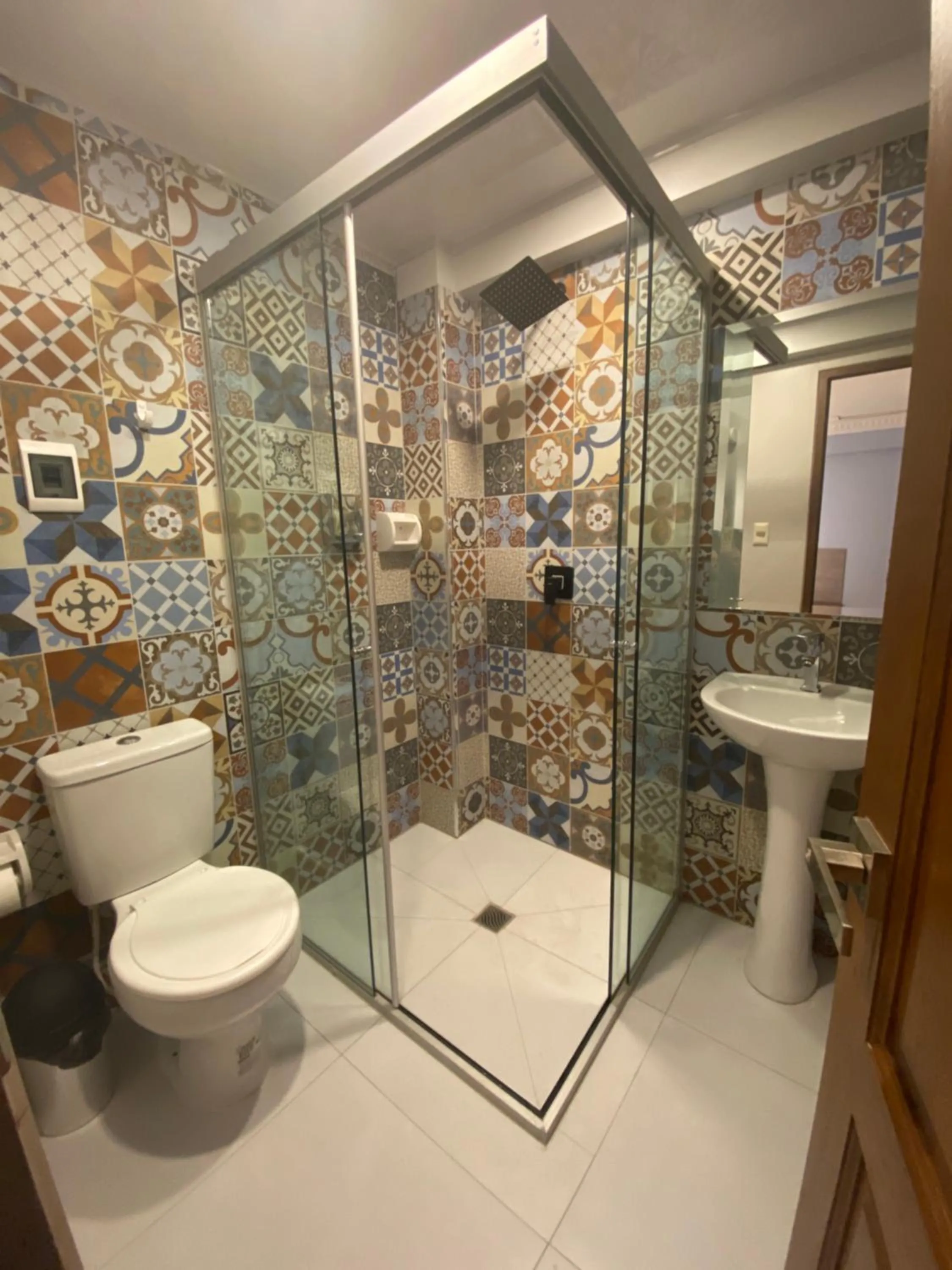 Shower in Izza Hotel